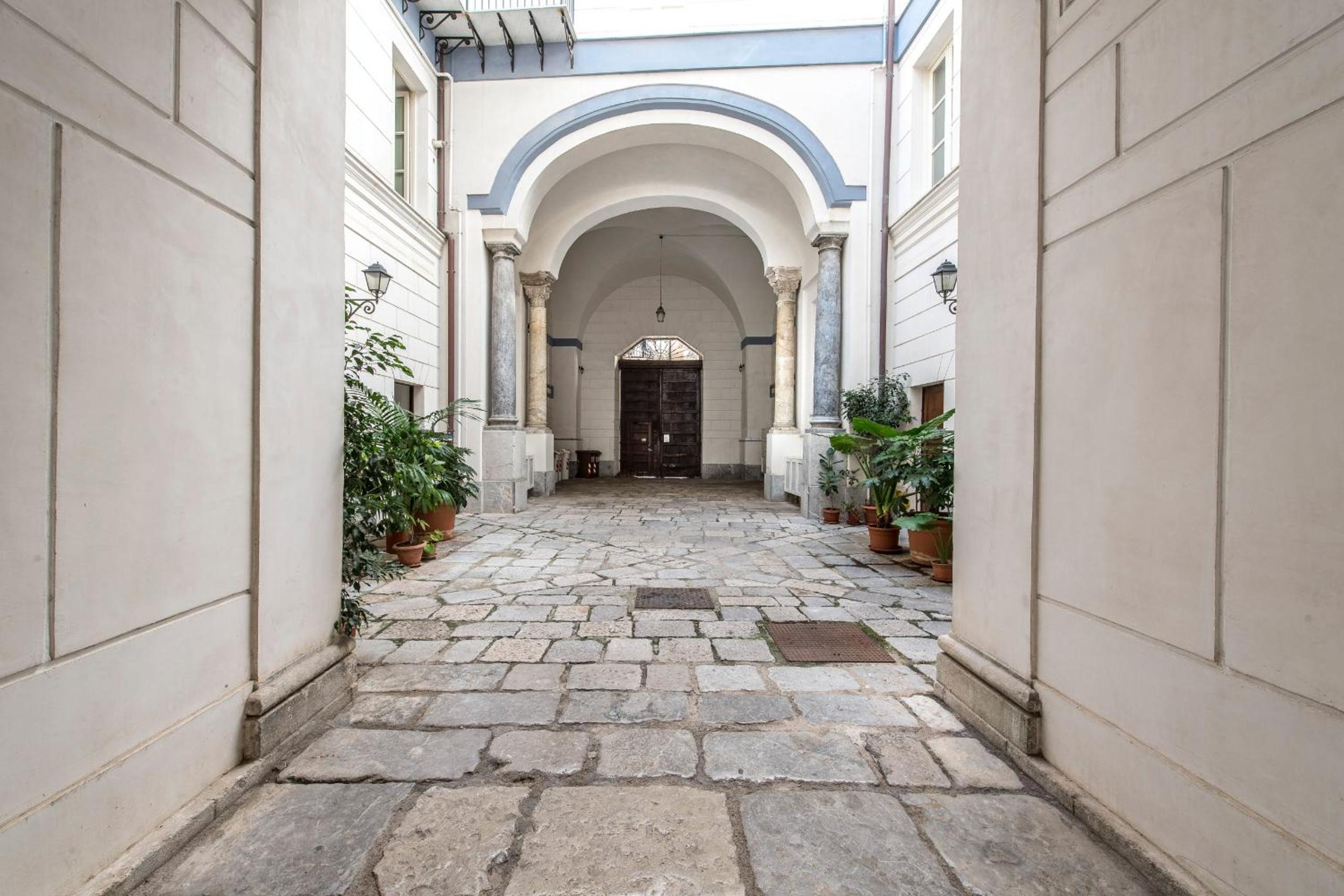 Palazzo Castrofilippo Apartment by Wonderful Italy view 4