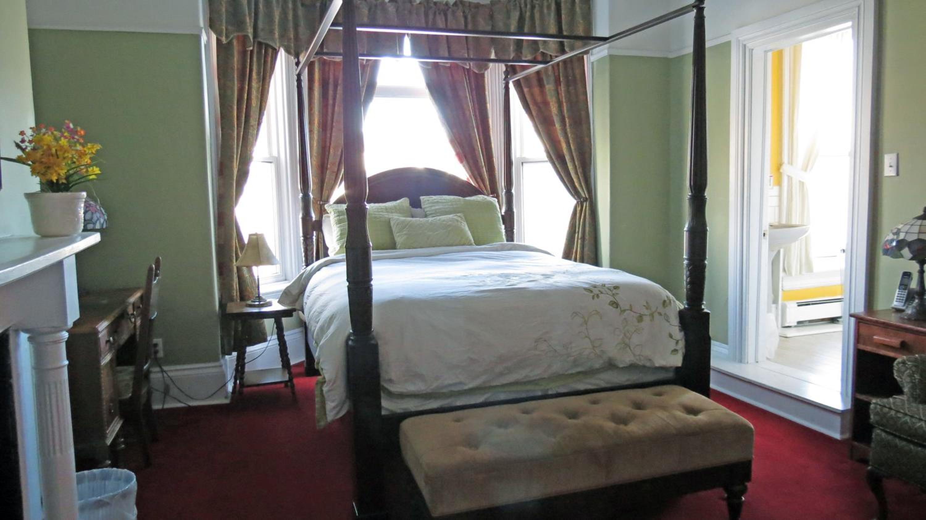 The Roses Heritage Inn