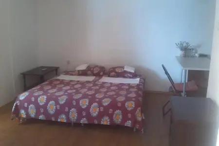 Drvenik, Apartman 1m from sea