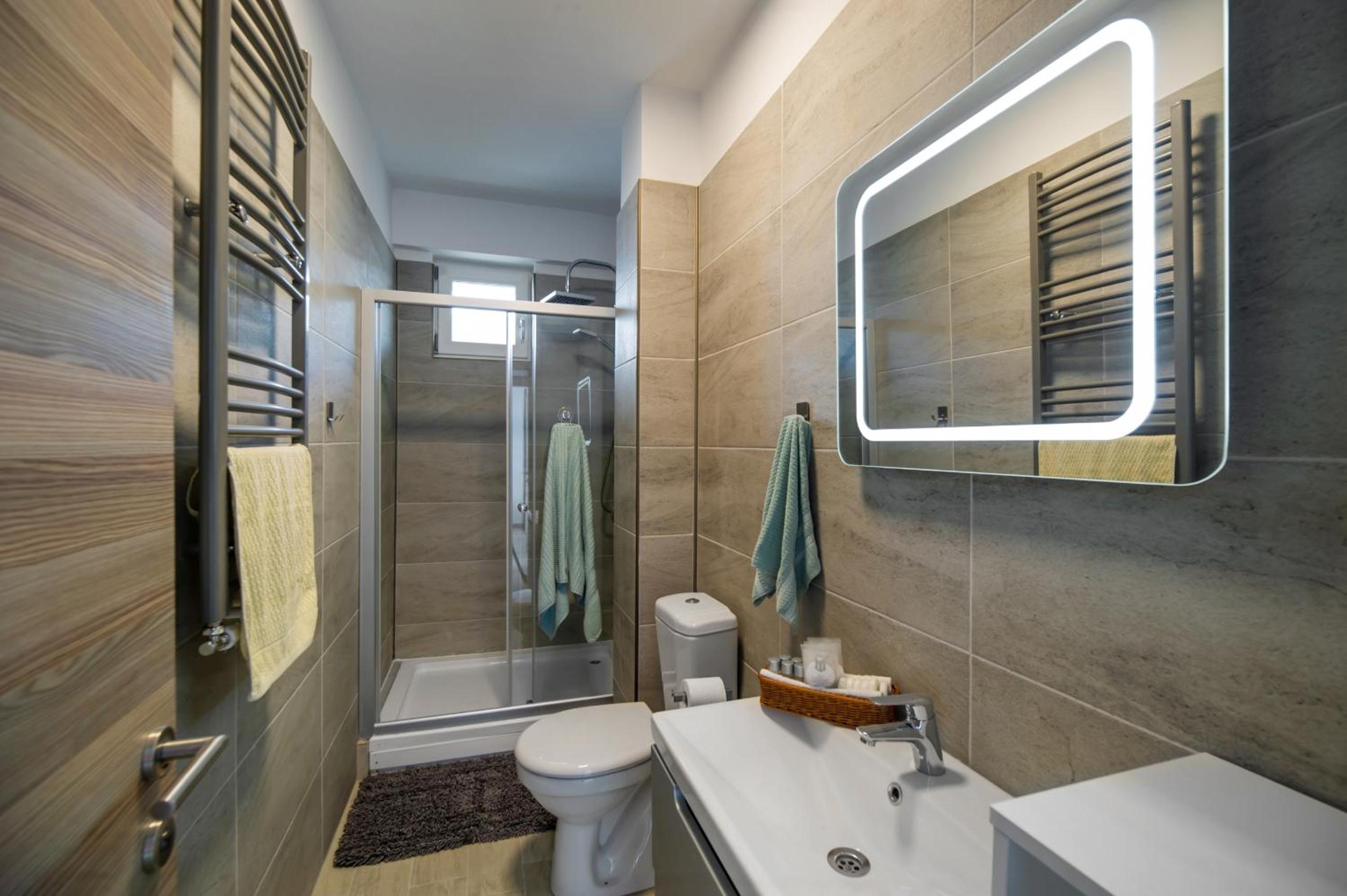Mamaia Vice SeaView 2 bedroom Spa n Pool Beach resort view 3