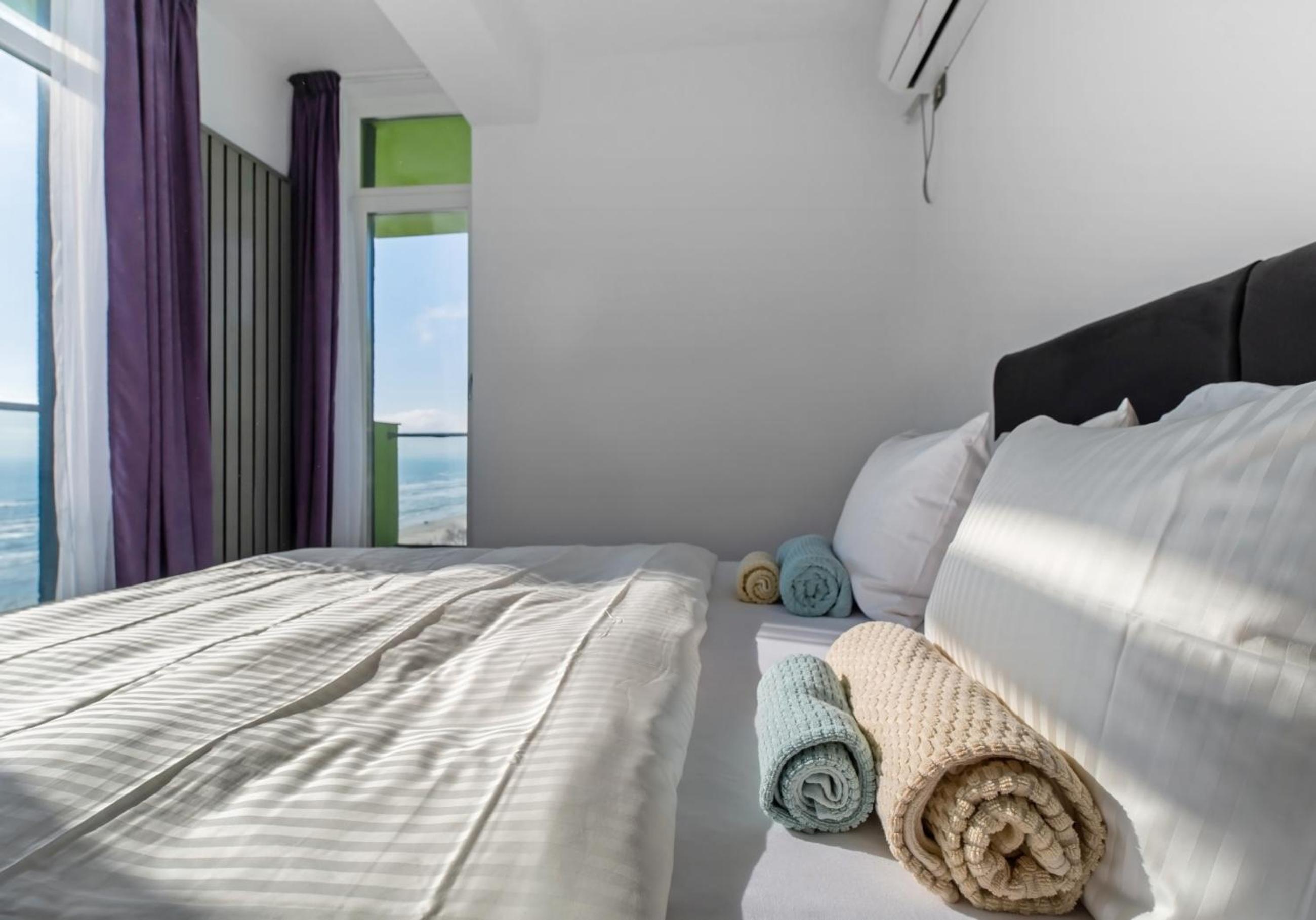 Mamaia Vice SeaView 2 bedroom Spa n Pool Beach resort view 5