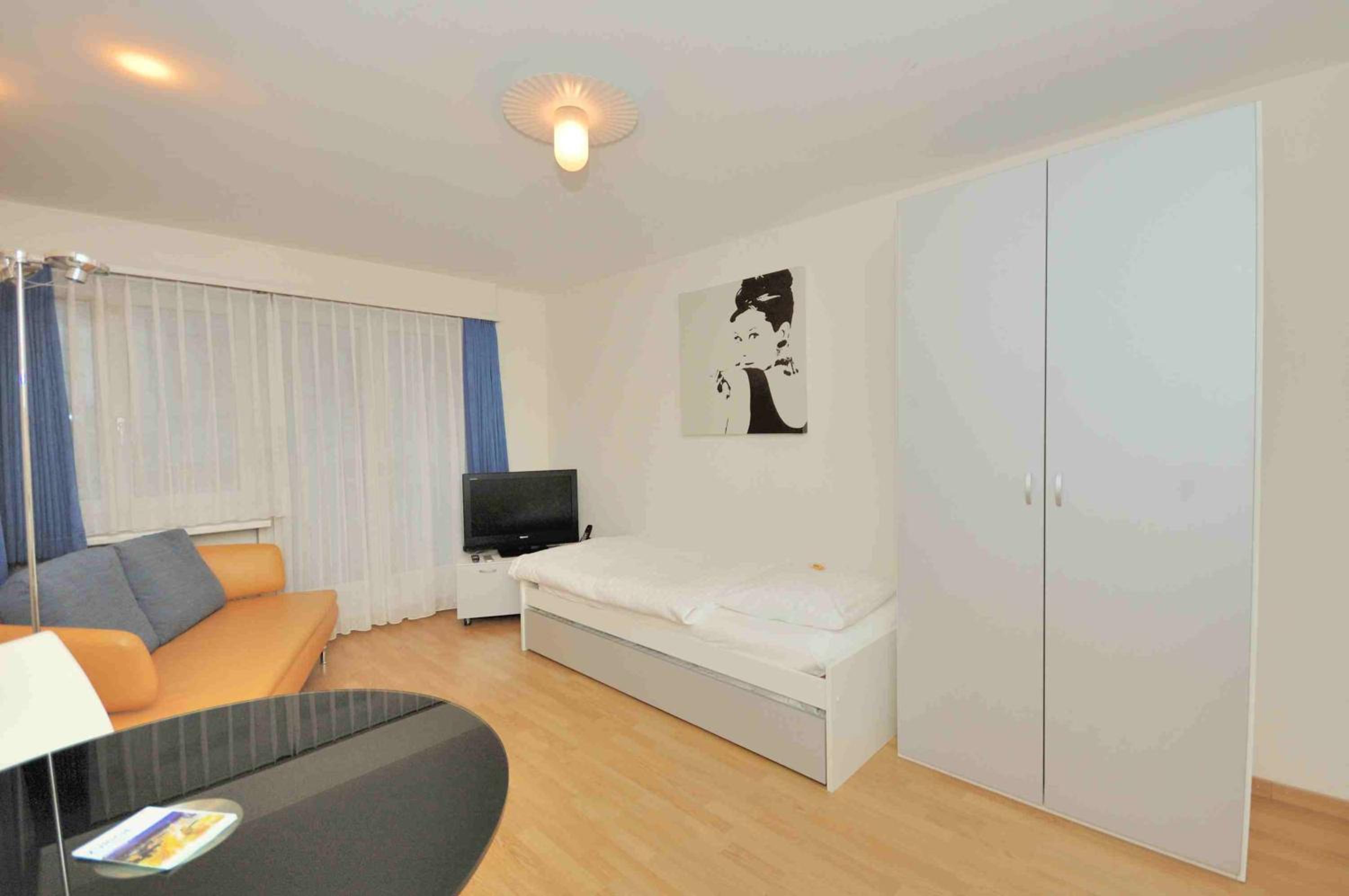 Modern studio near main station - Crown 16