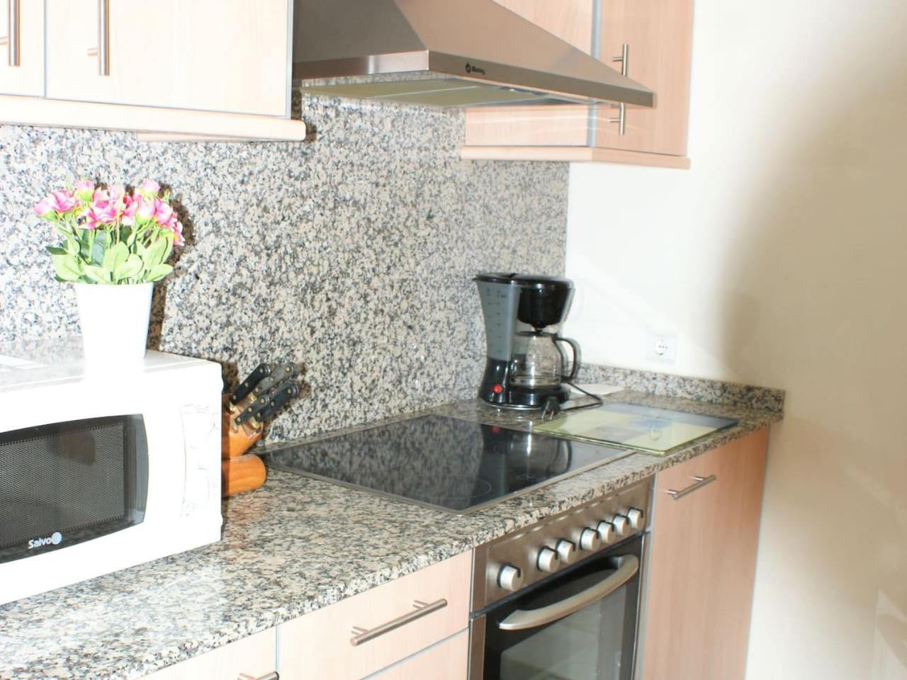Precioso piso en Roses con piscina y parking AV-18 view 4