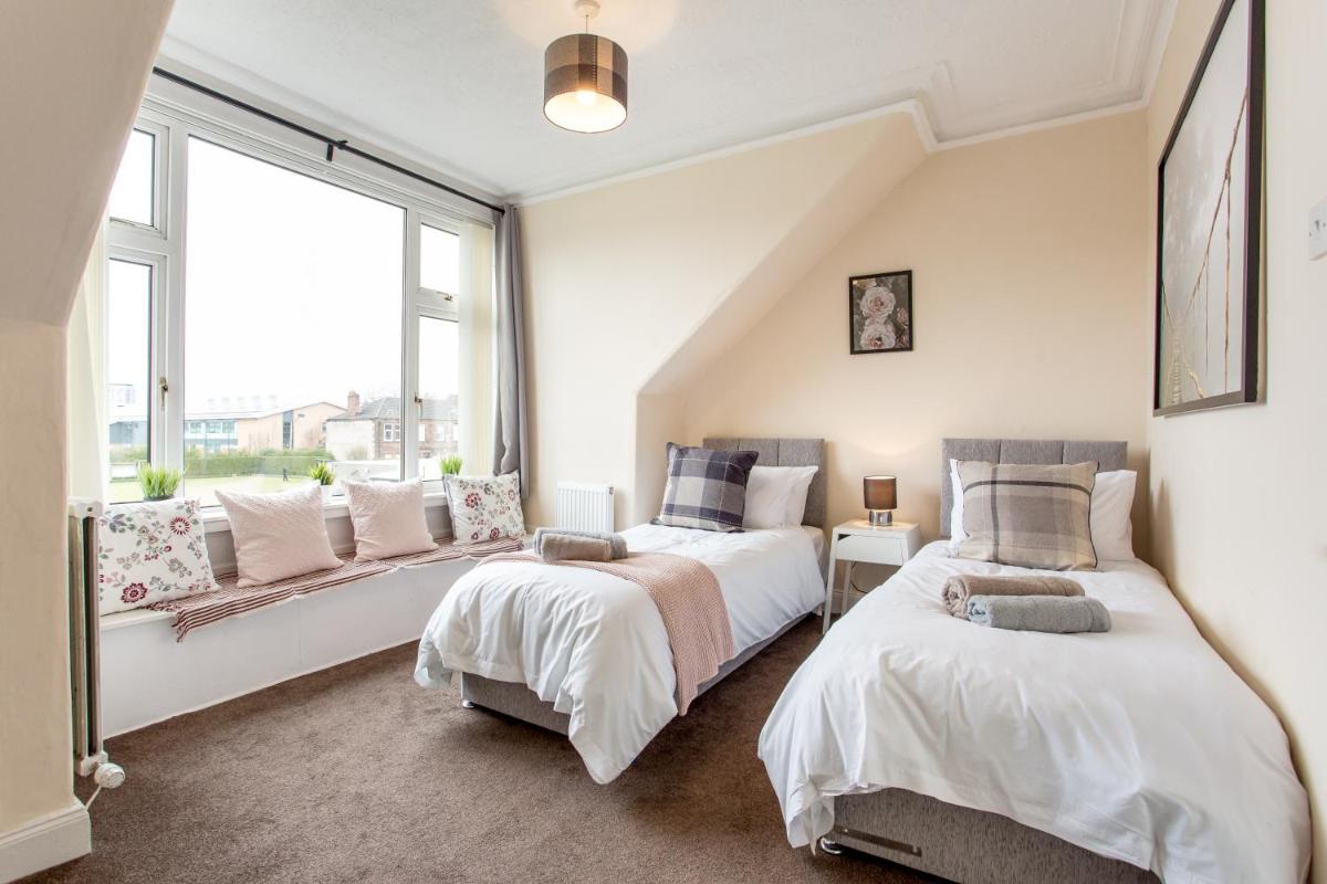 Lomond Serviced Apartments- Hydro House view 4