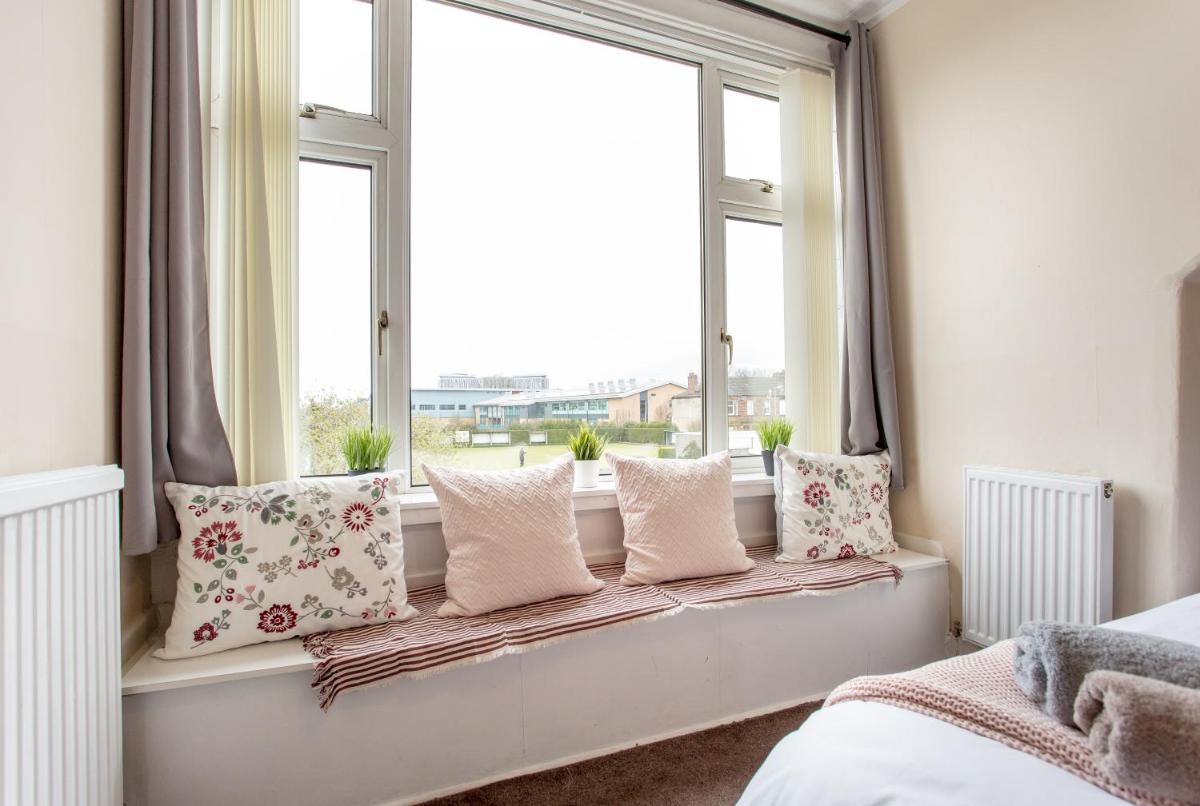 Lomond Serviced Apartments- Hydro House view 5