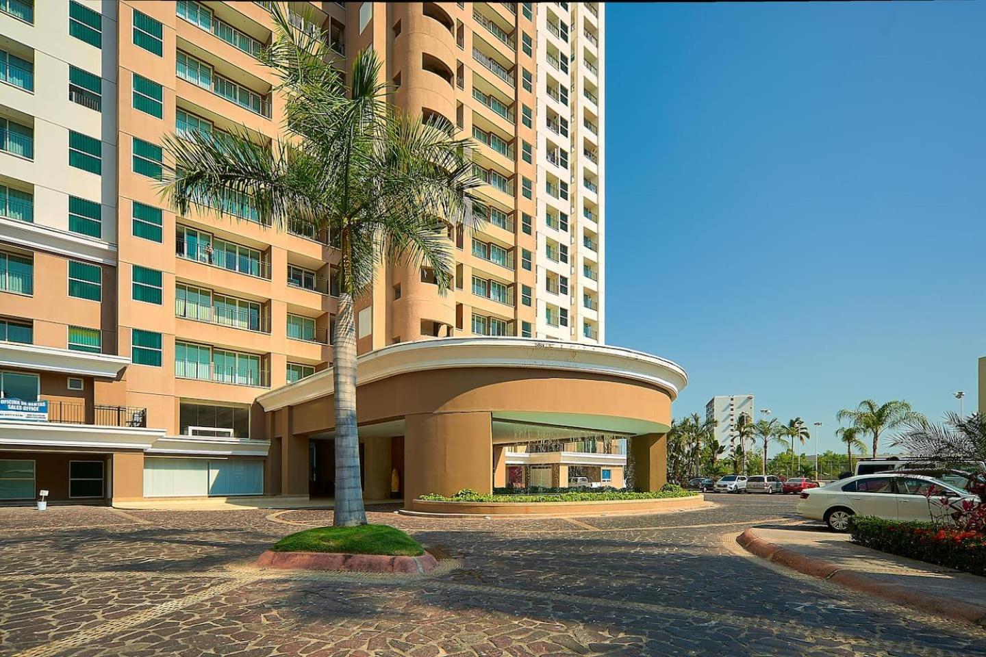 Hotel Grand Venetian Beachfront Condos