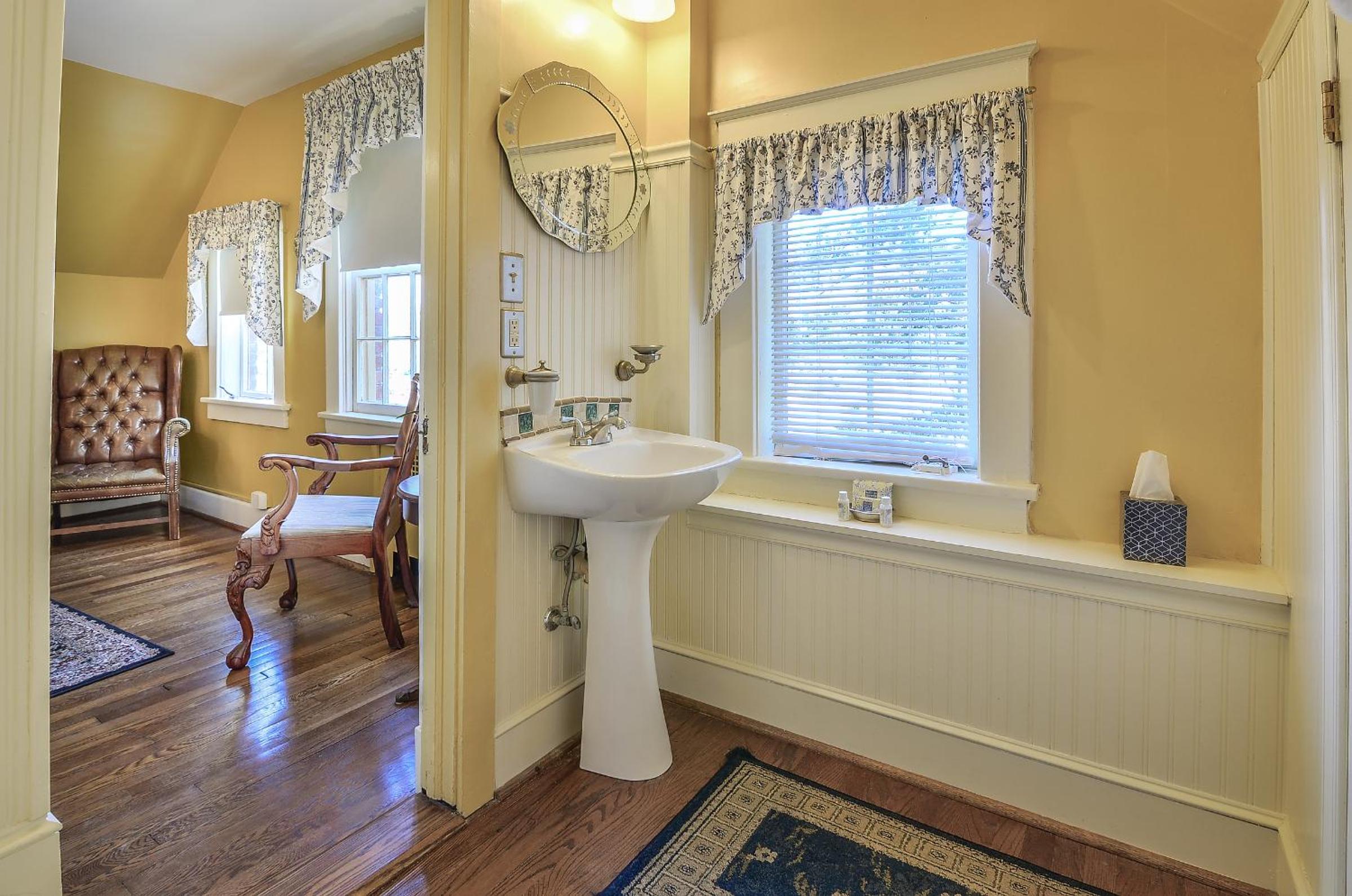 Cedars of Williamsburg Bed & Breakfast view 3