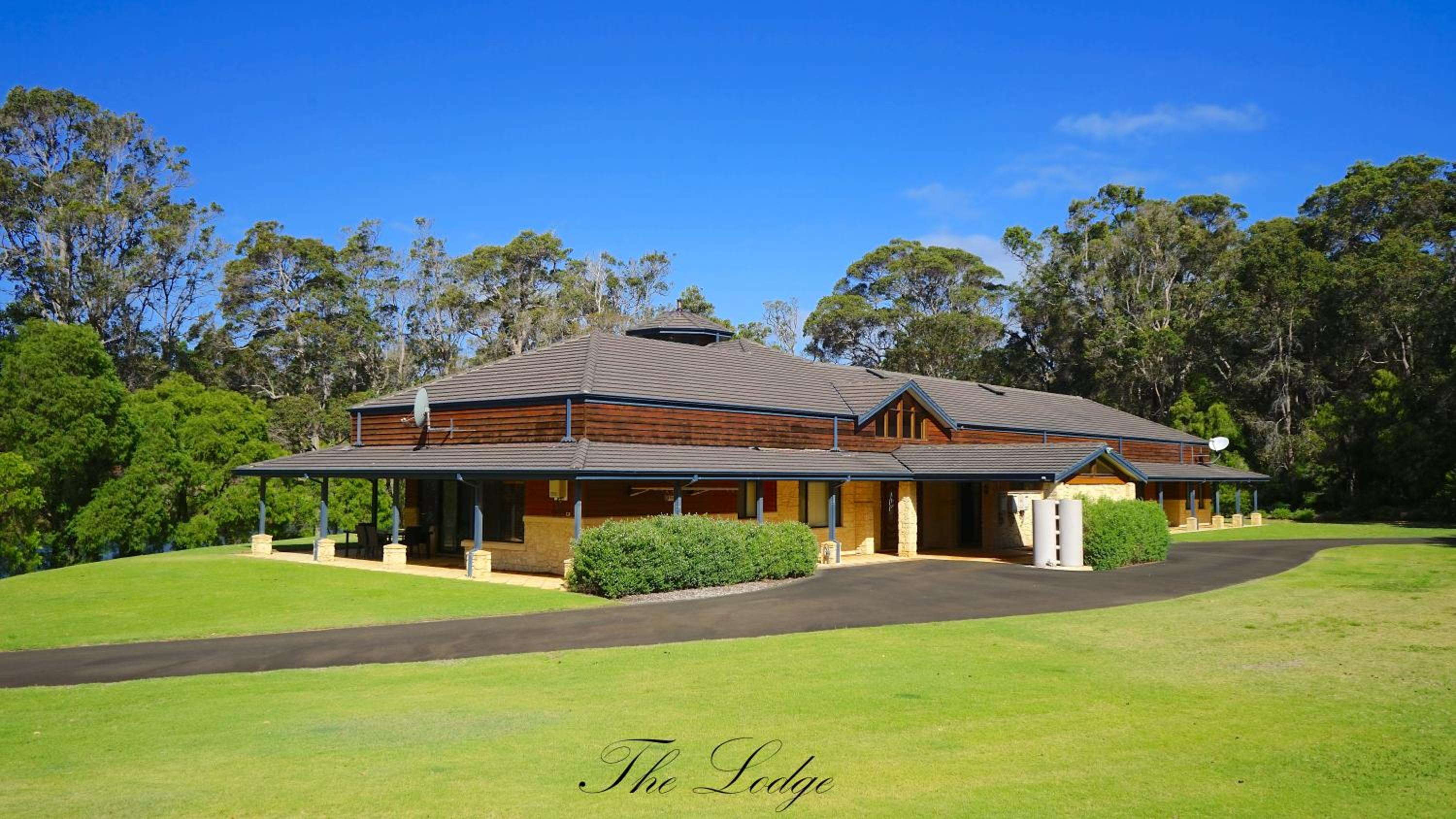 Harmony Forest Cottages & Lake side Lodge