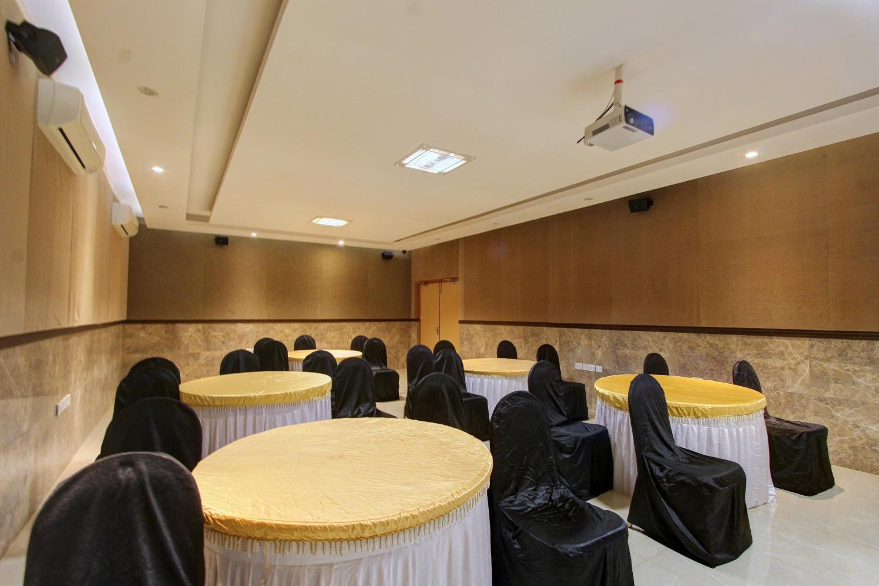 Golden Amoon Resort