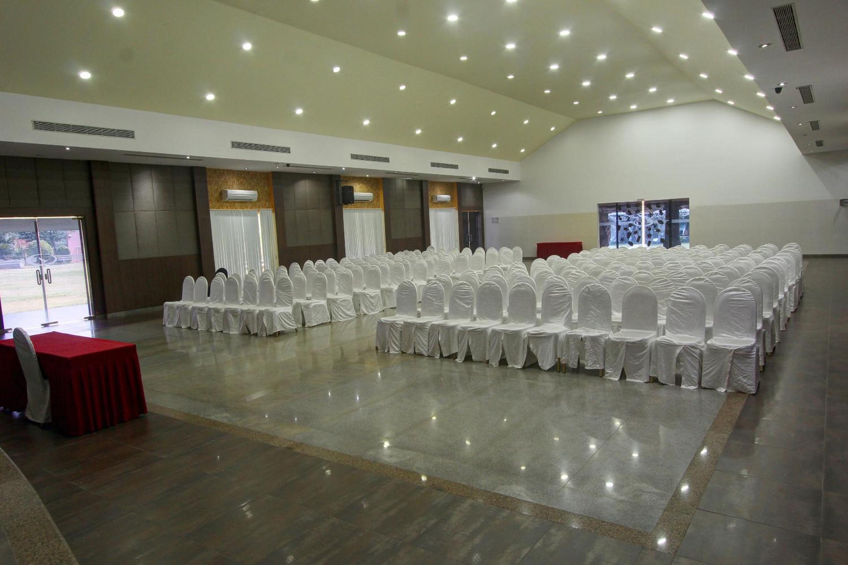 Golden Amoon Resort