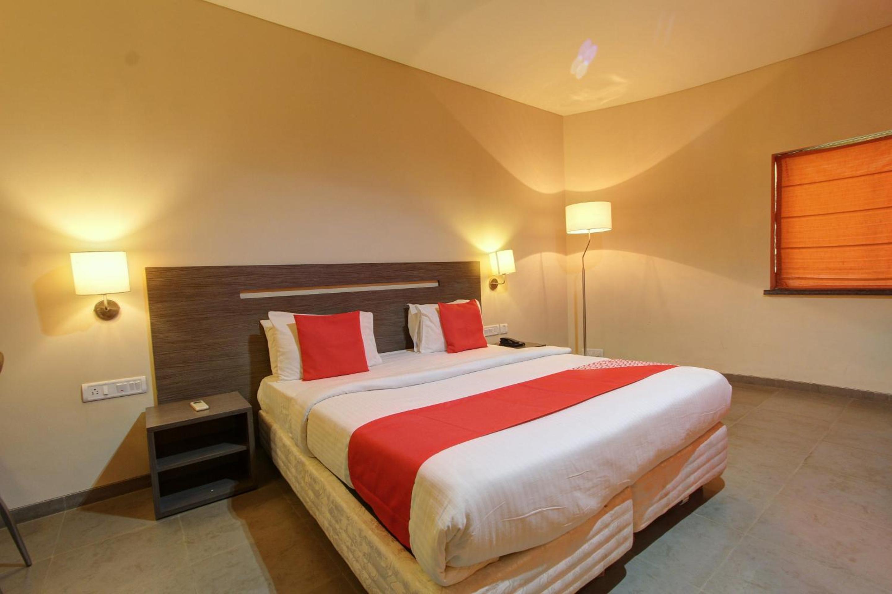 Golden Amoon Resort