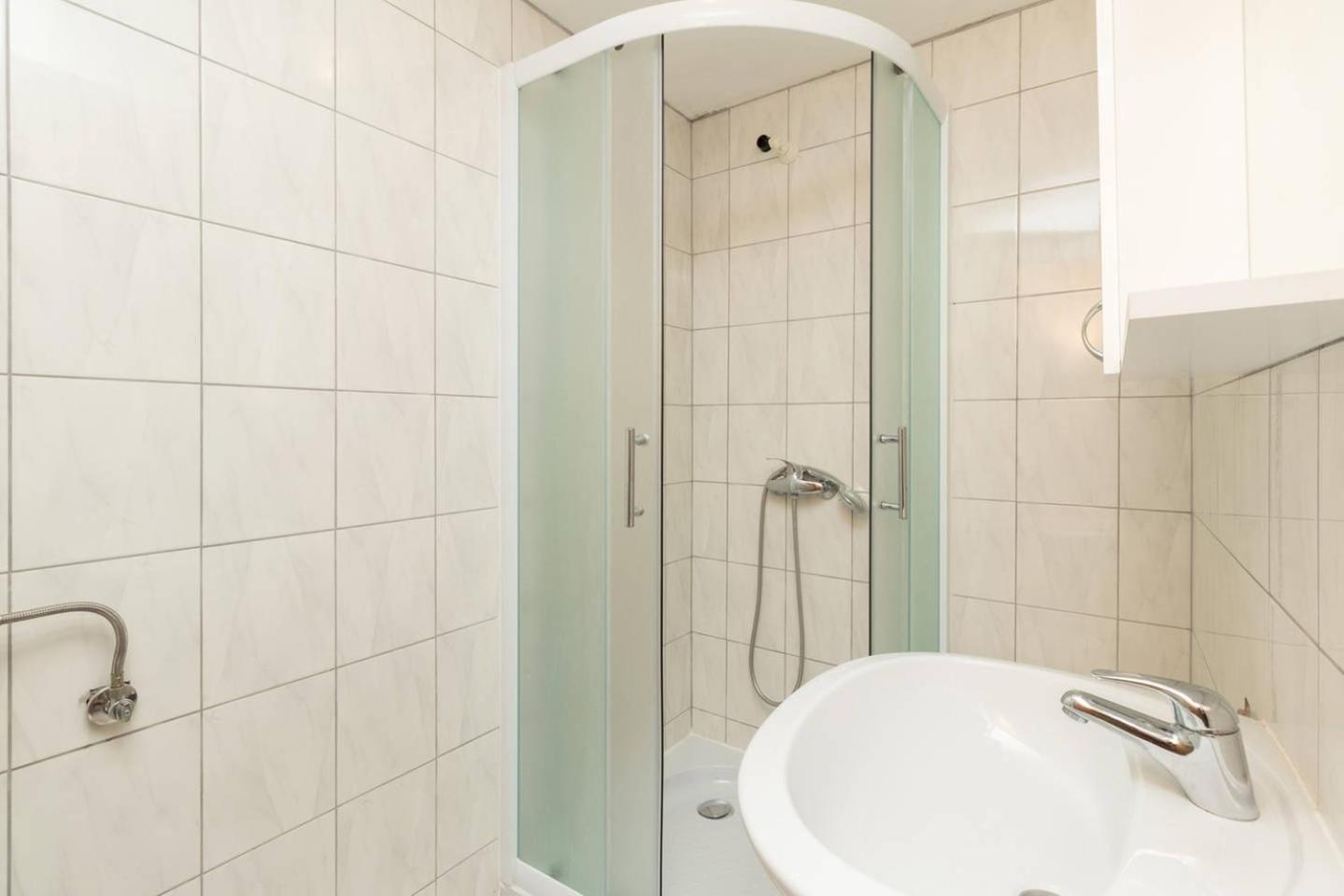 Rooms & Apartment Hegic with parking