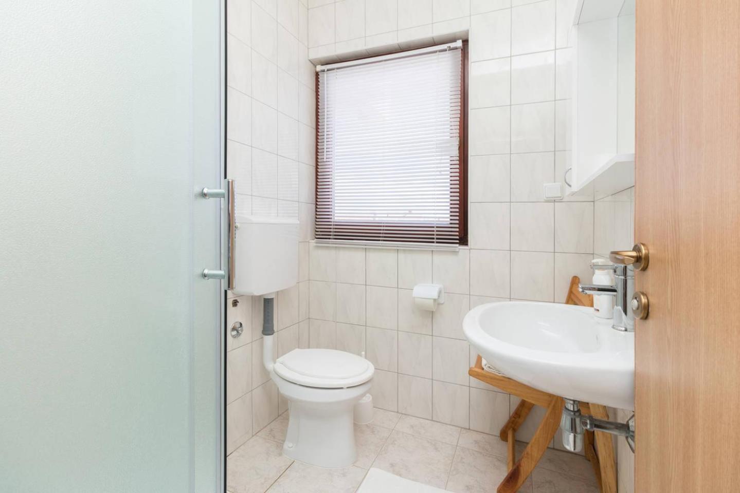 Rooms & Apartment Hegic with parking