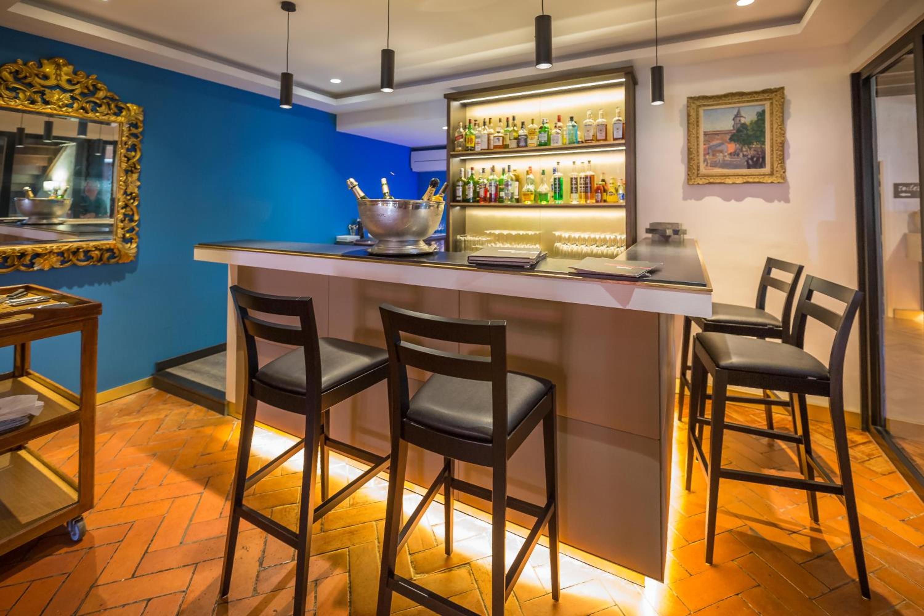 bar