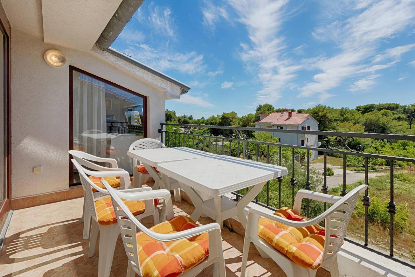Rooms & Apartment Hegic with parking