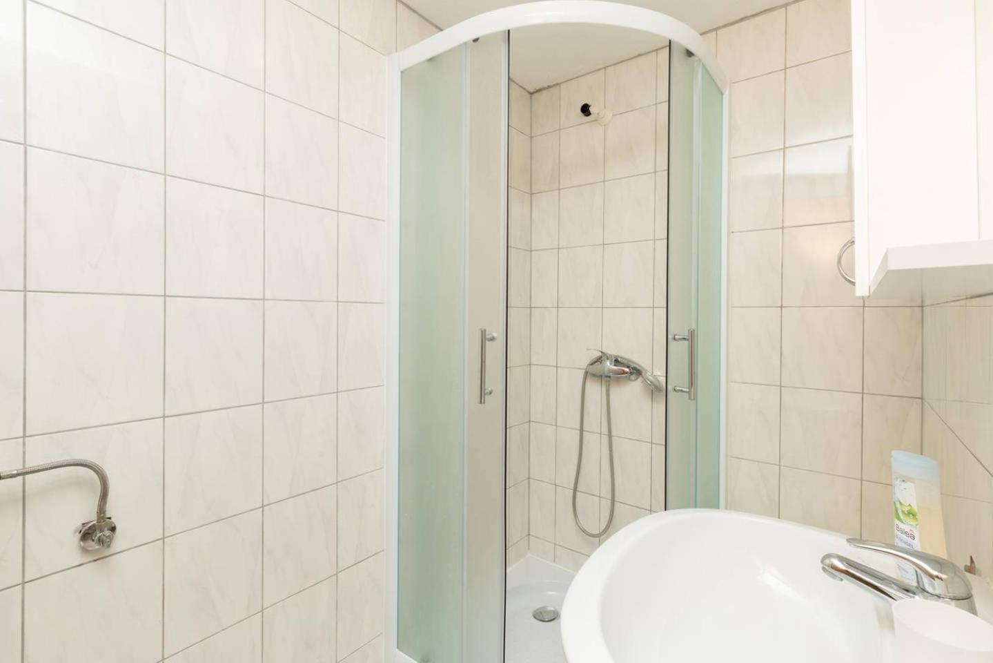Rooms & Apartment Hegic with parking