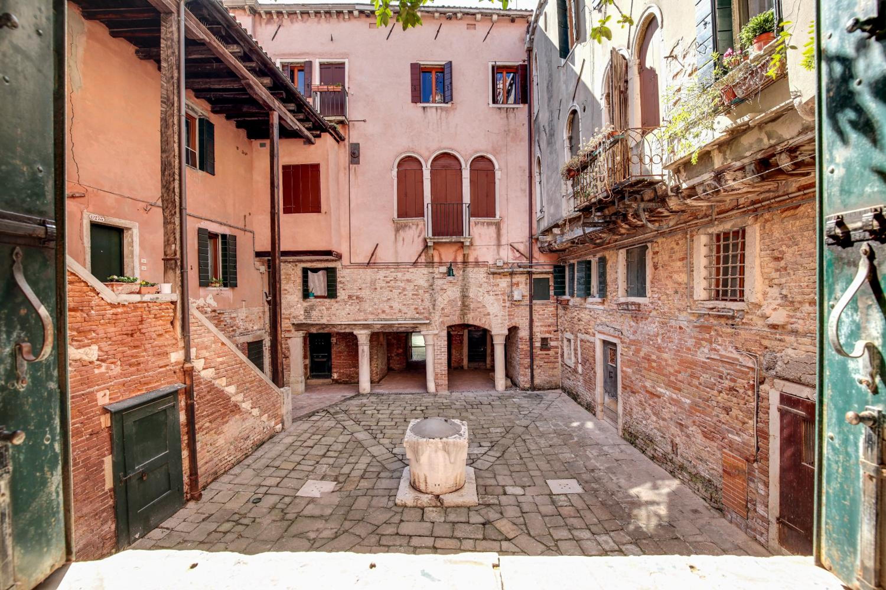 Ca Serenissima en Venice — other
