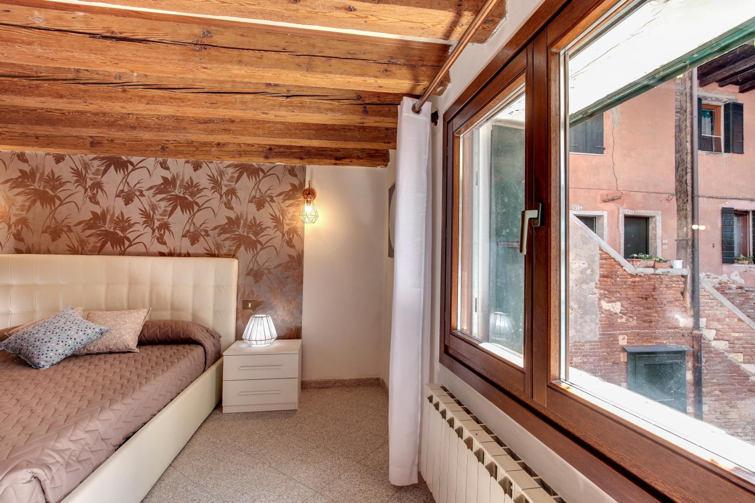 Ca Serenissima en Venice — hotel room
