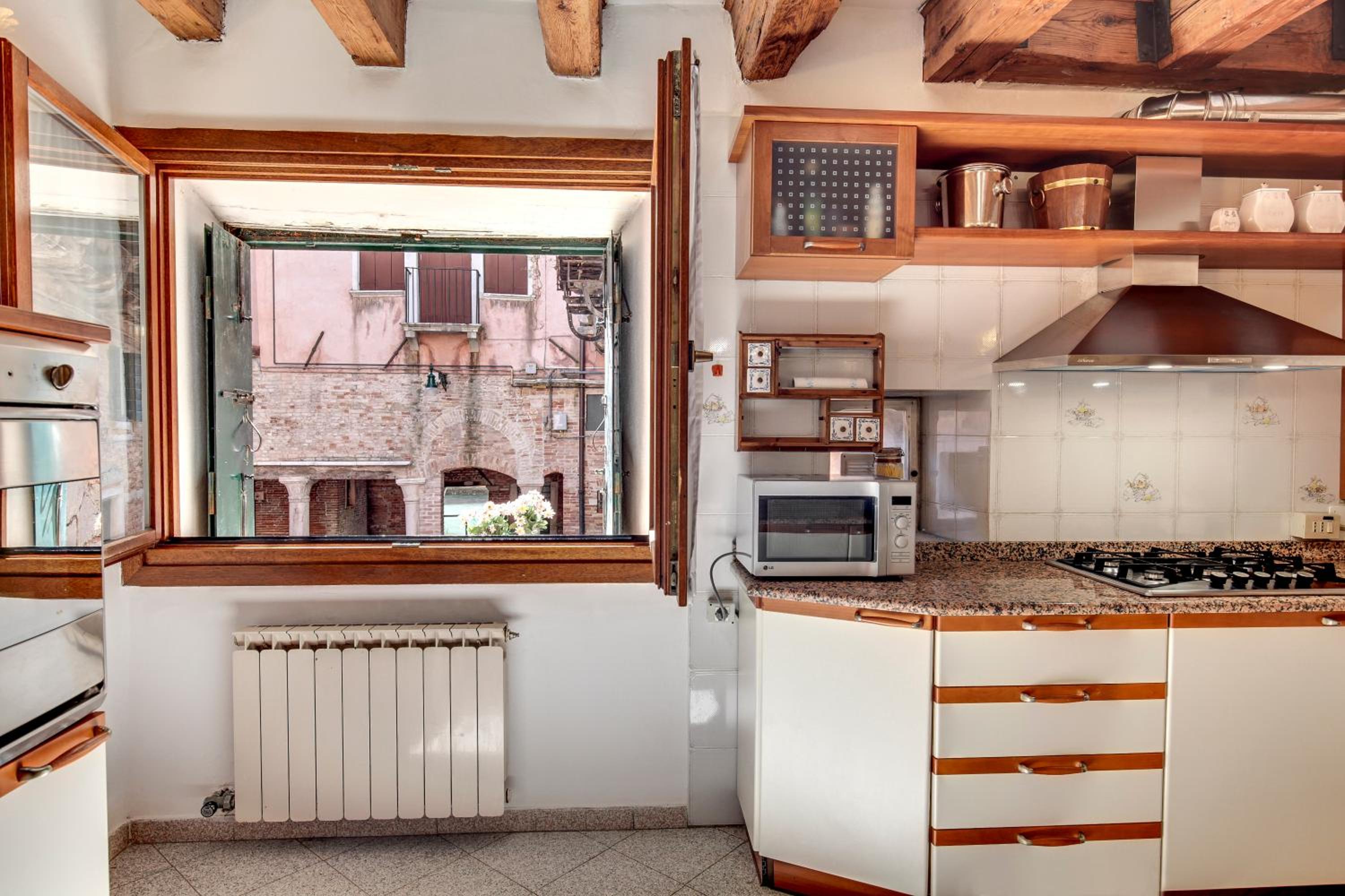 Ca Serenissima en Venice — kitchen