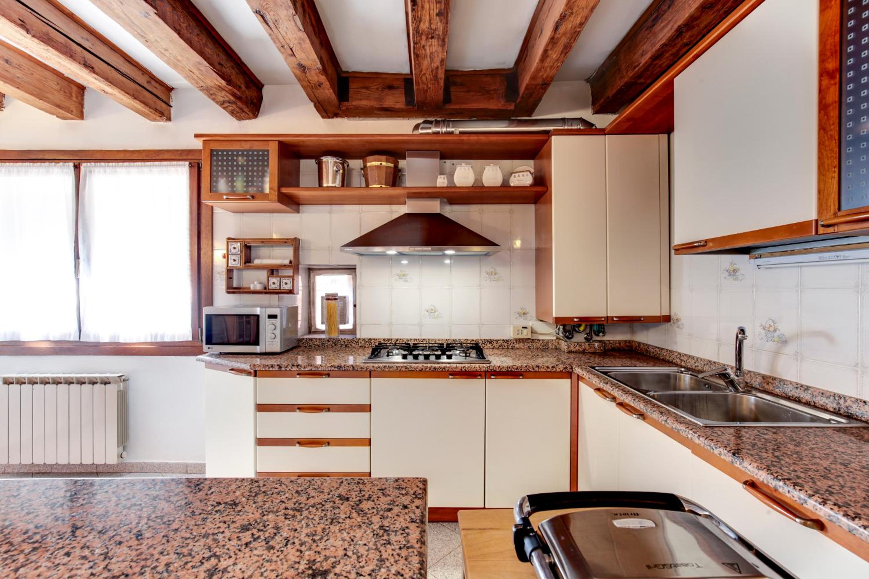Ca Serenissima en Venice — kitchen