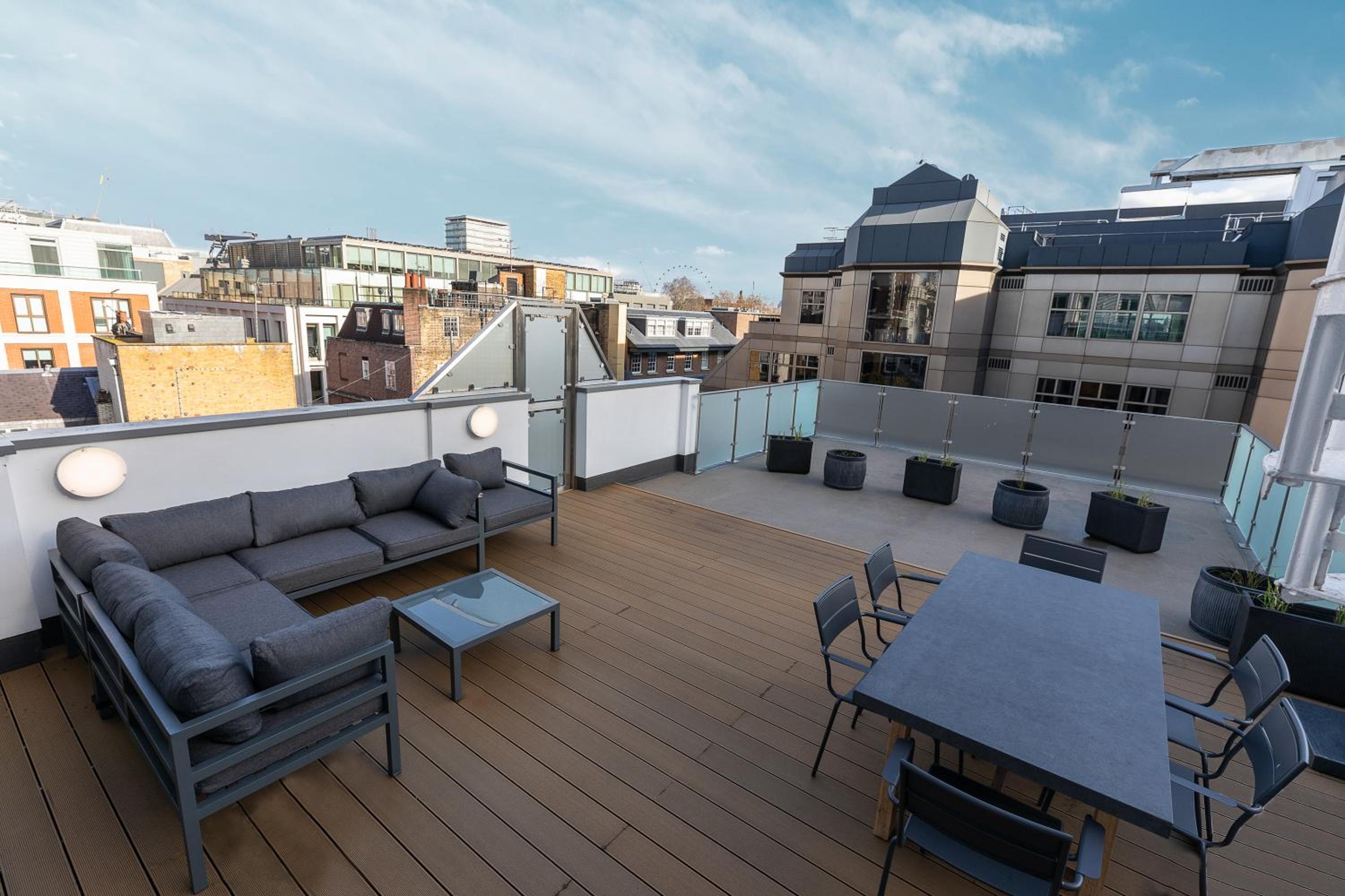 Astonishing flats near Mayfair & Piccadilly Circus