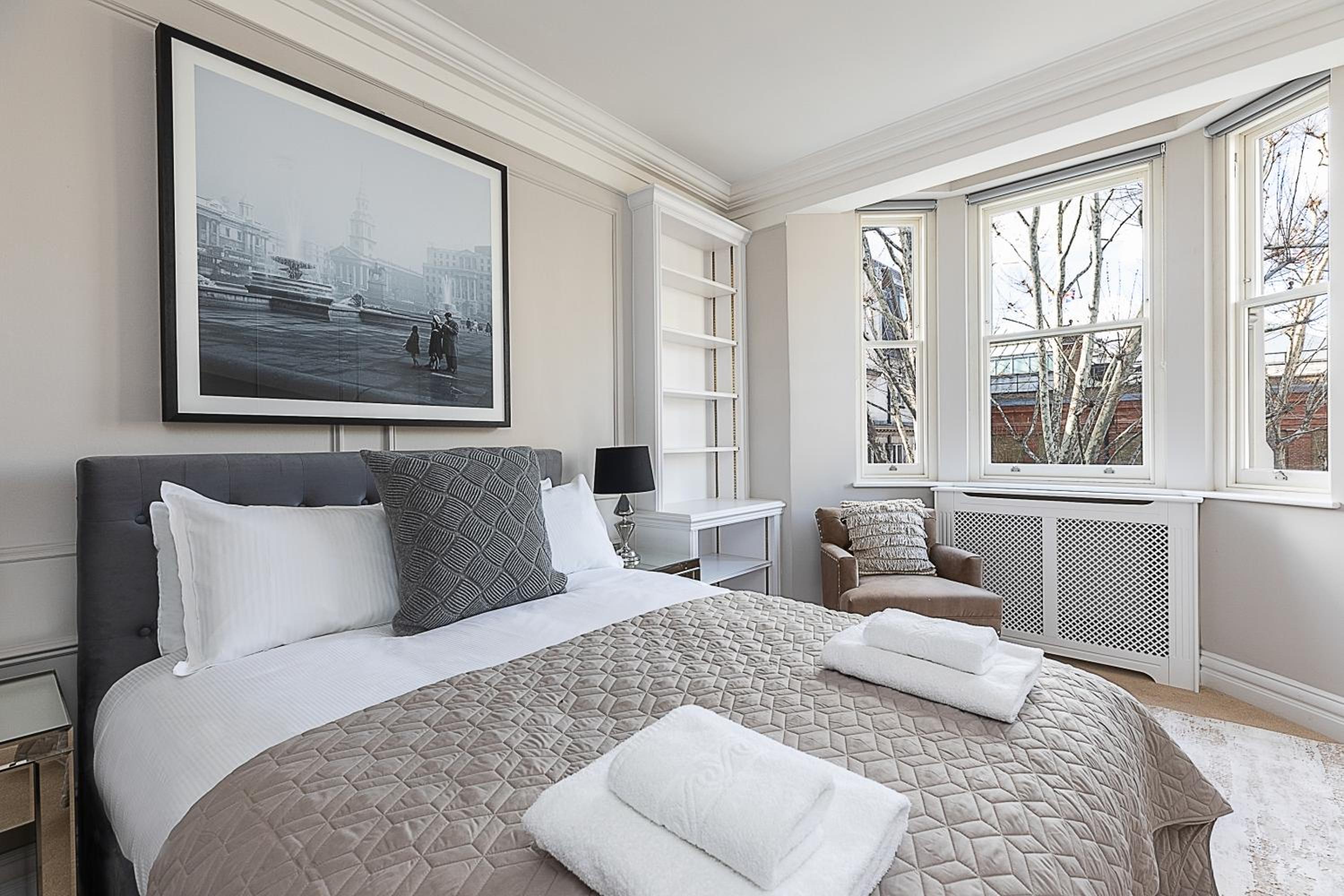 Astonishing flats near Mayfair & Piccadilly Circus