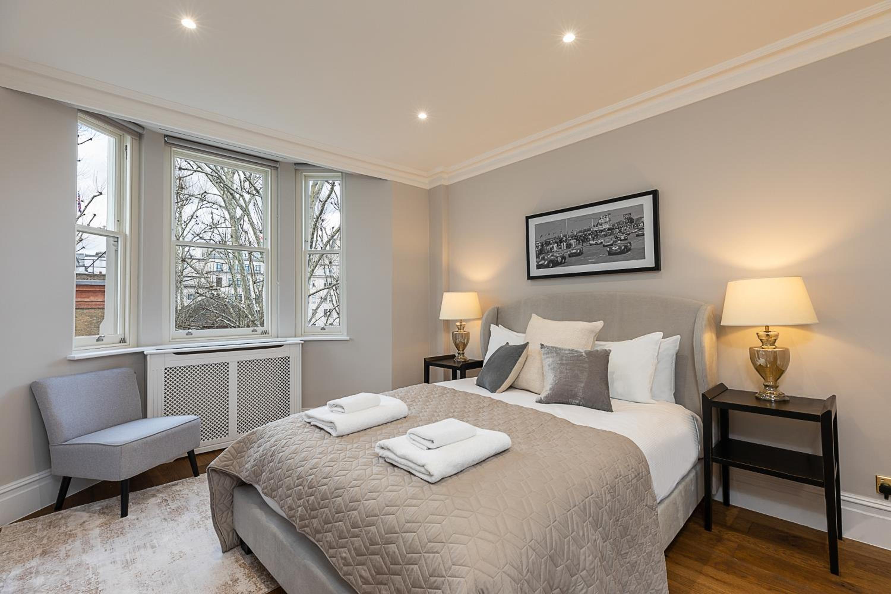Astonishing flats near Mayfair & Piccadilly Circus
