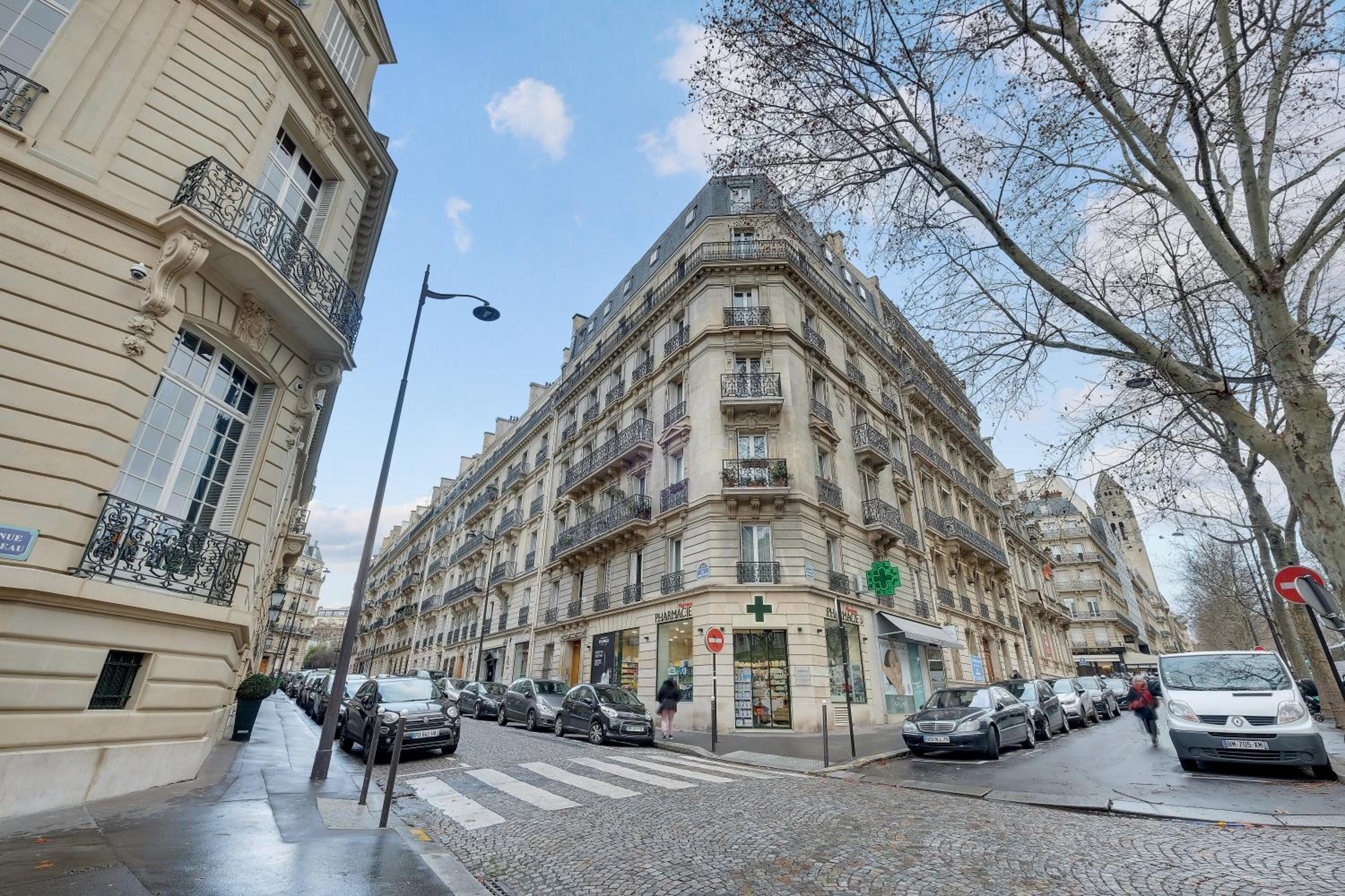 Eiffel Tower view Residence