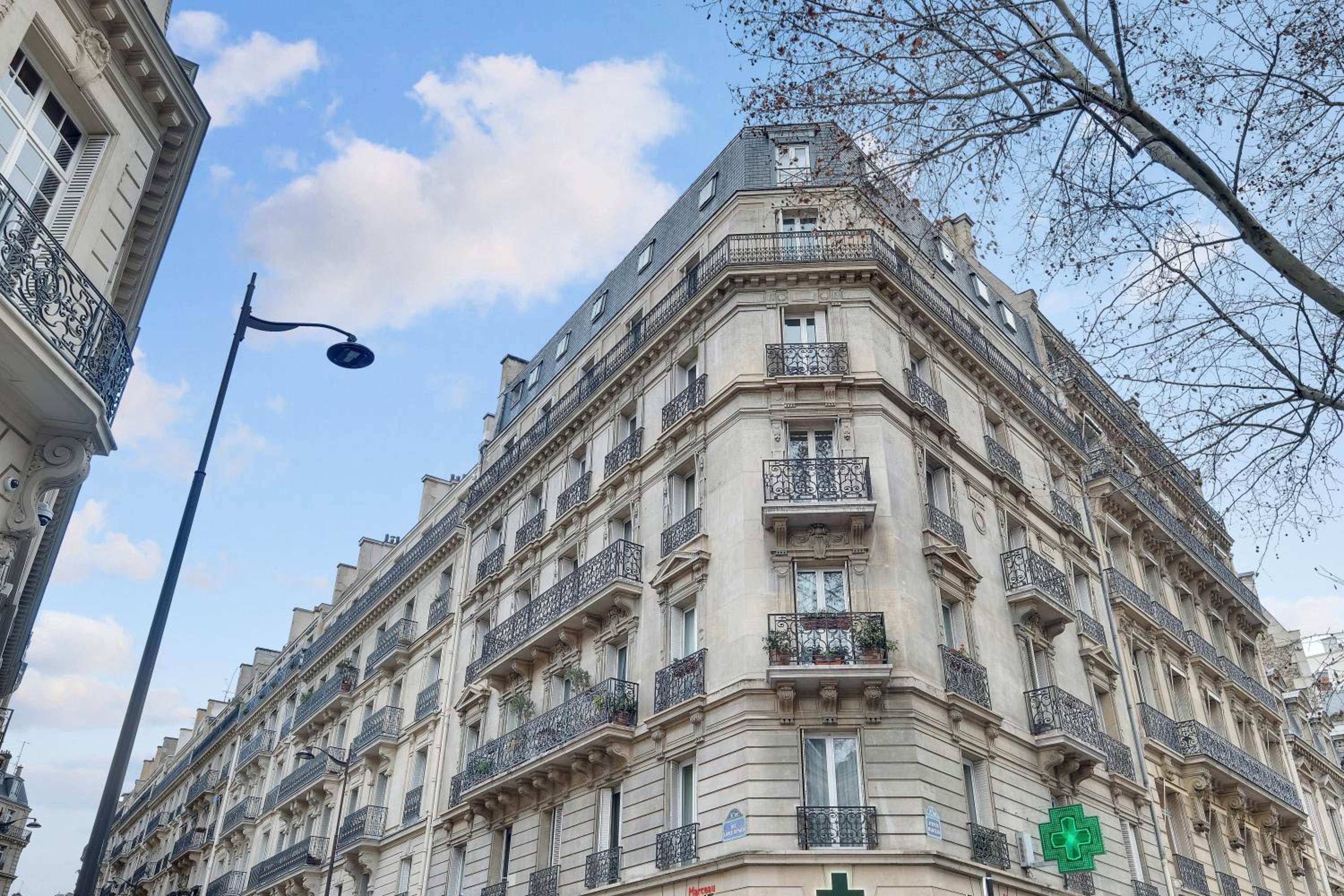 Eiffel Tower view Residence