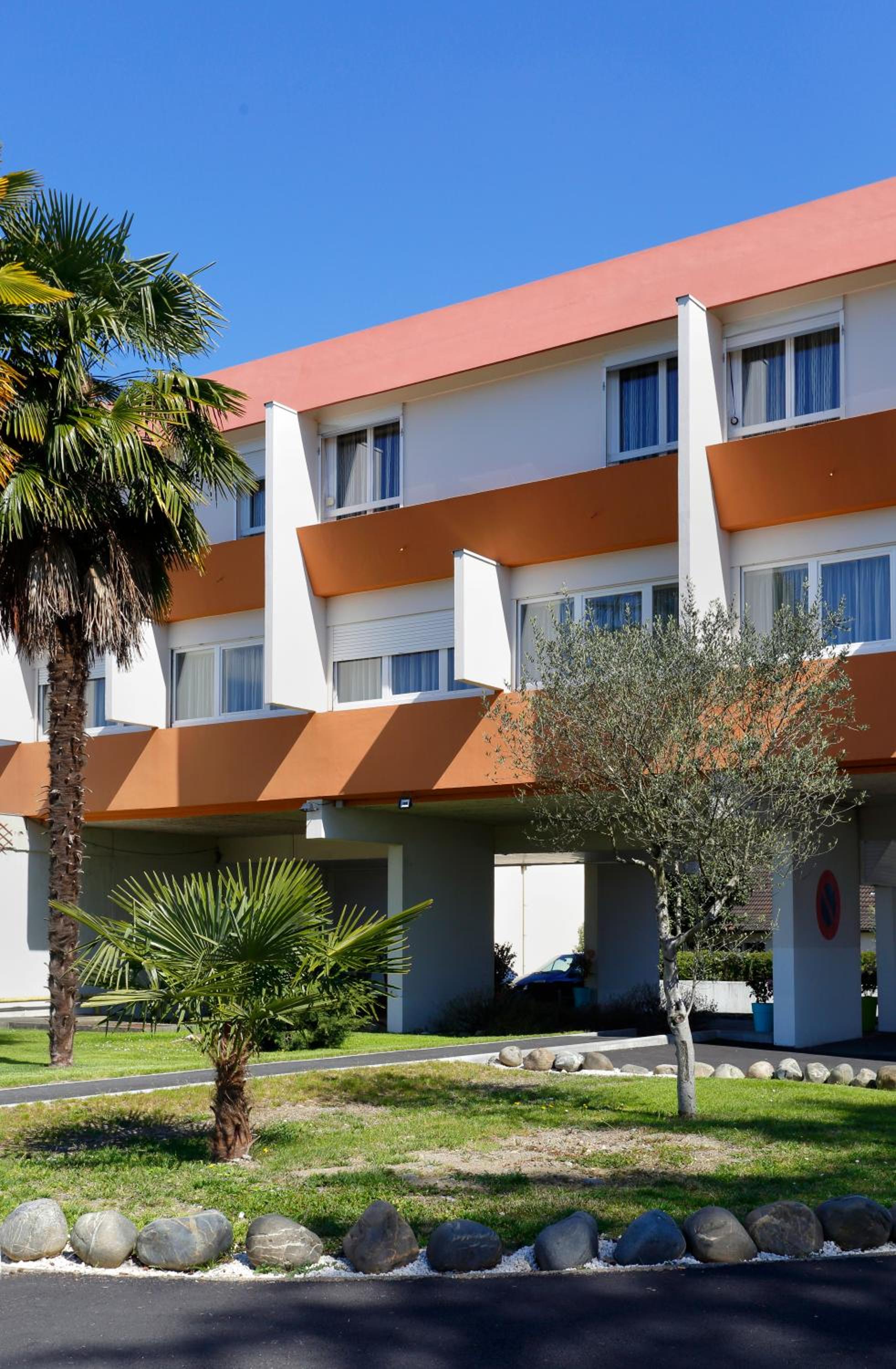 Pau Vacations - Cit'Hotel Atlantic Hotel - Property Image 2