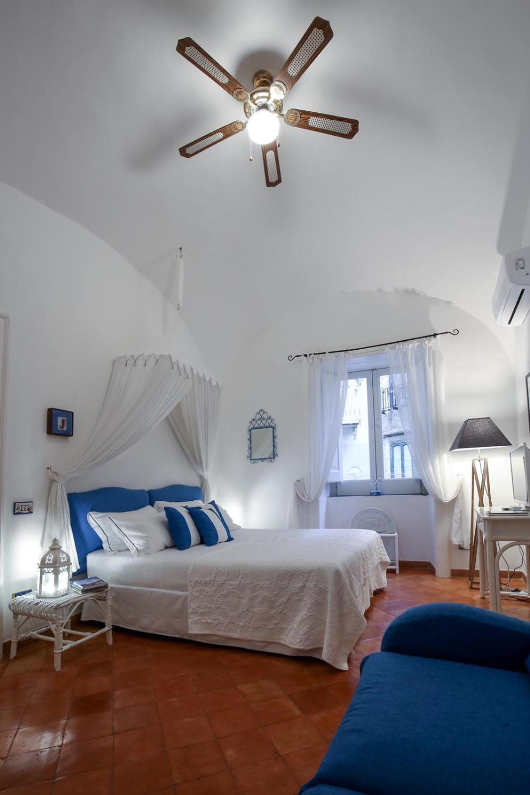 Vicolo 23 1 Minutes to Beach and Square Atrani view 3
