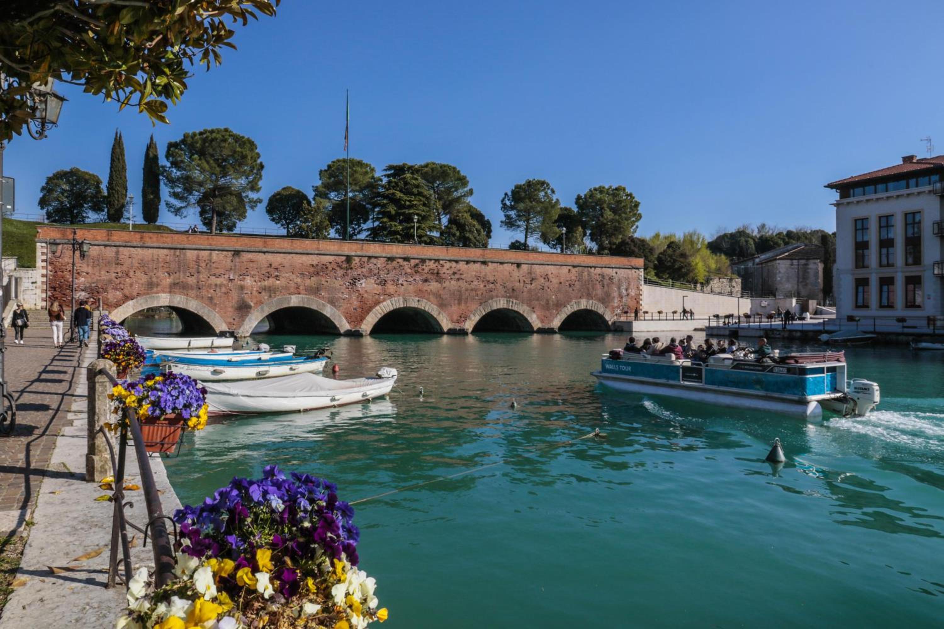 Le Finestre sul Borgo Rooms