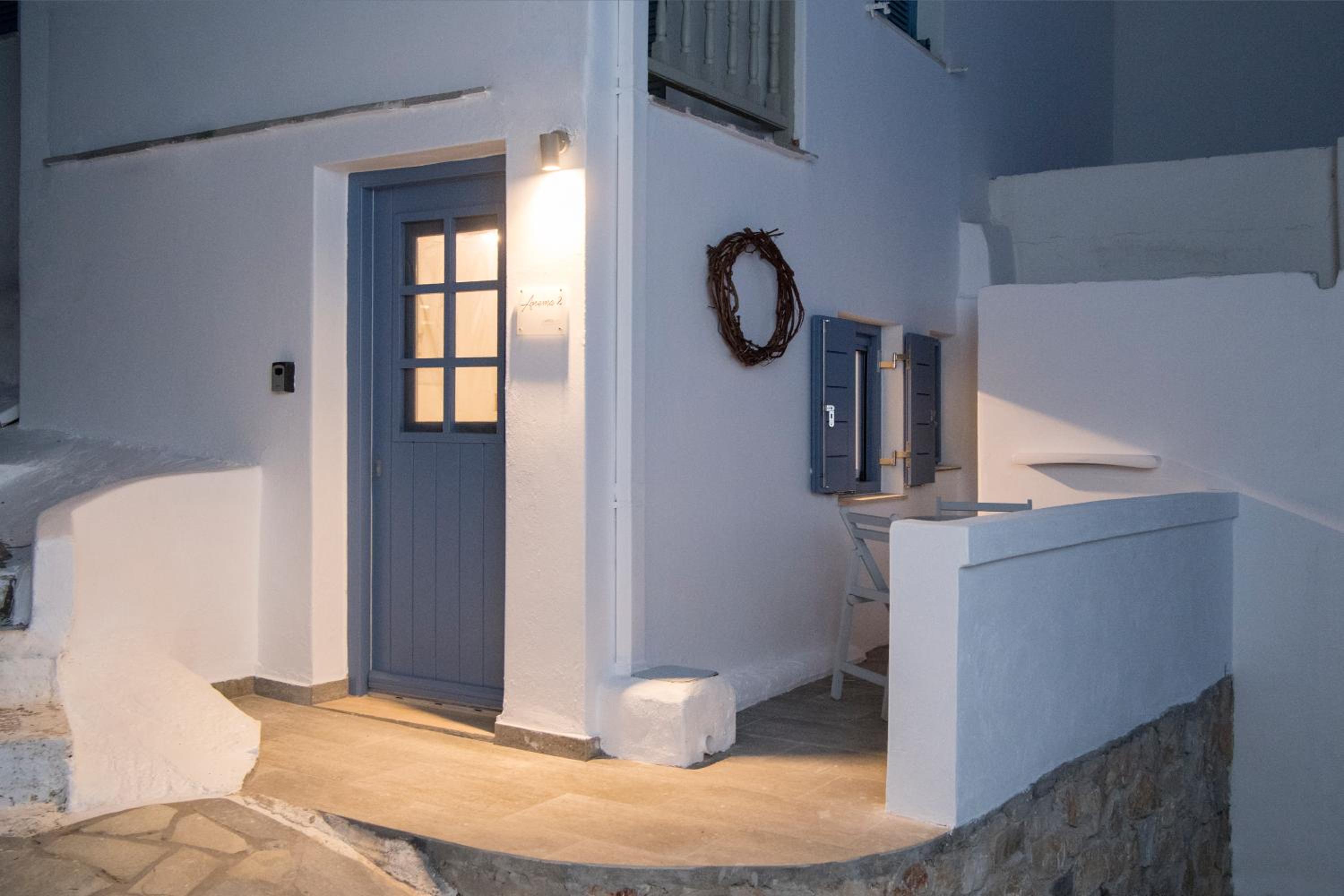 Hotel ANEMA2 Studio in the Heart of Naousa - Image 1