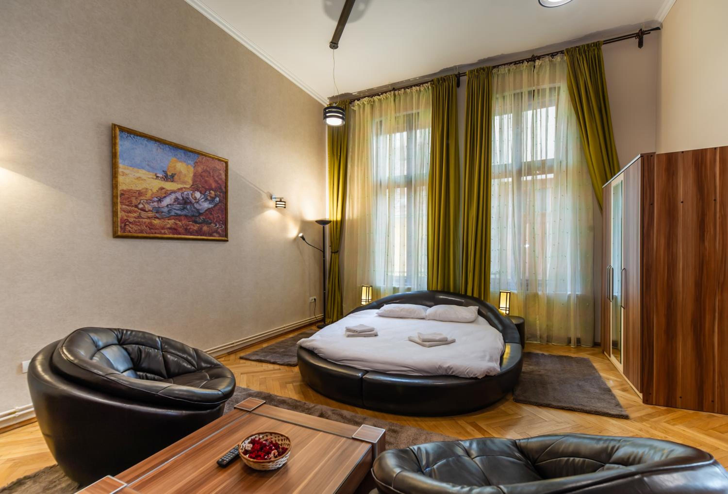 Select City Center Apartments