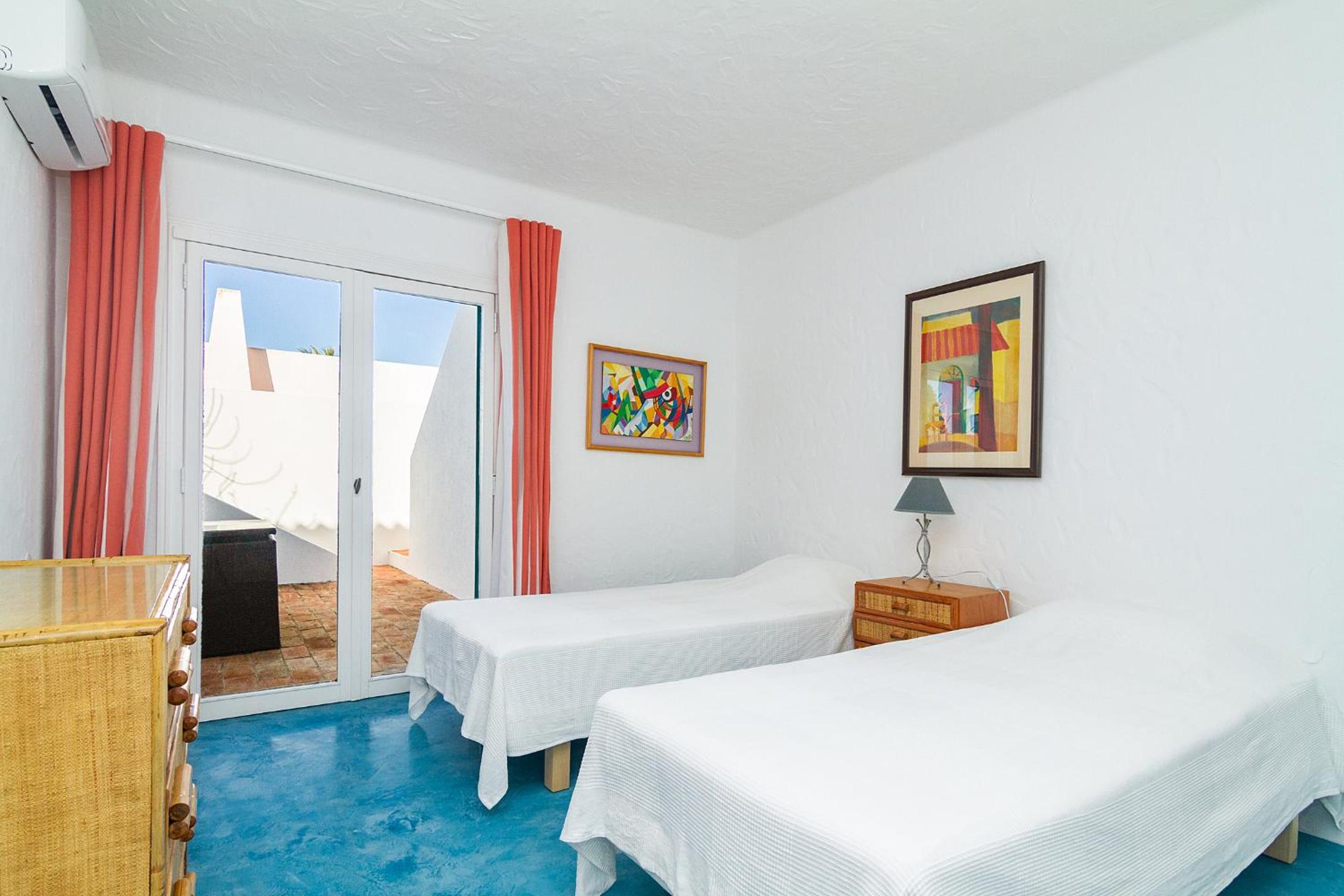 Liiiving in Algarve - Alvor Blue Villa view 5