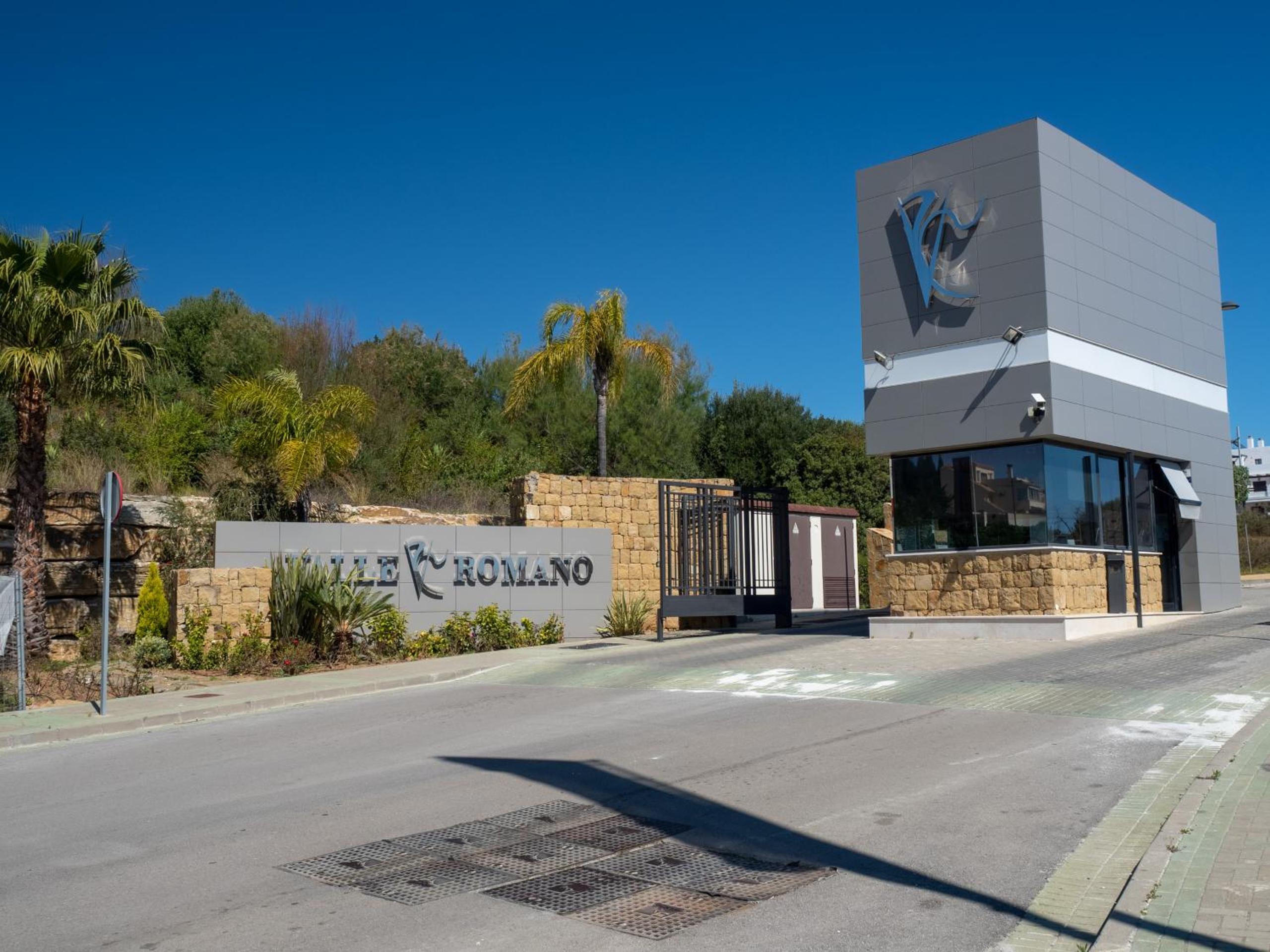 2275-Superb new apt on Valle Romano, golf view view 4