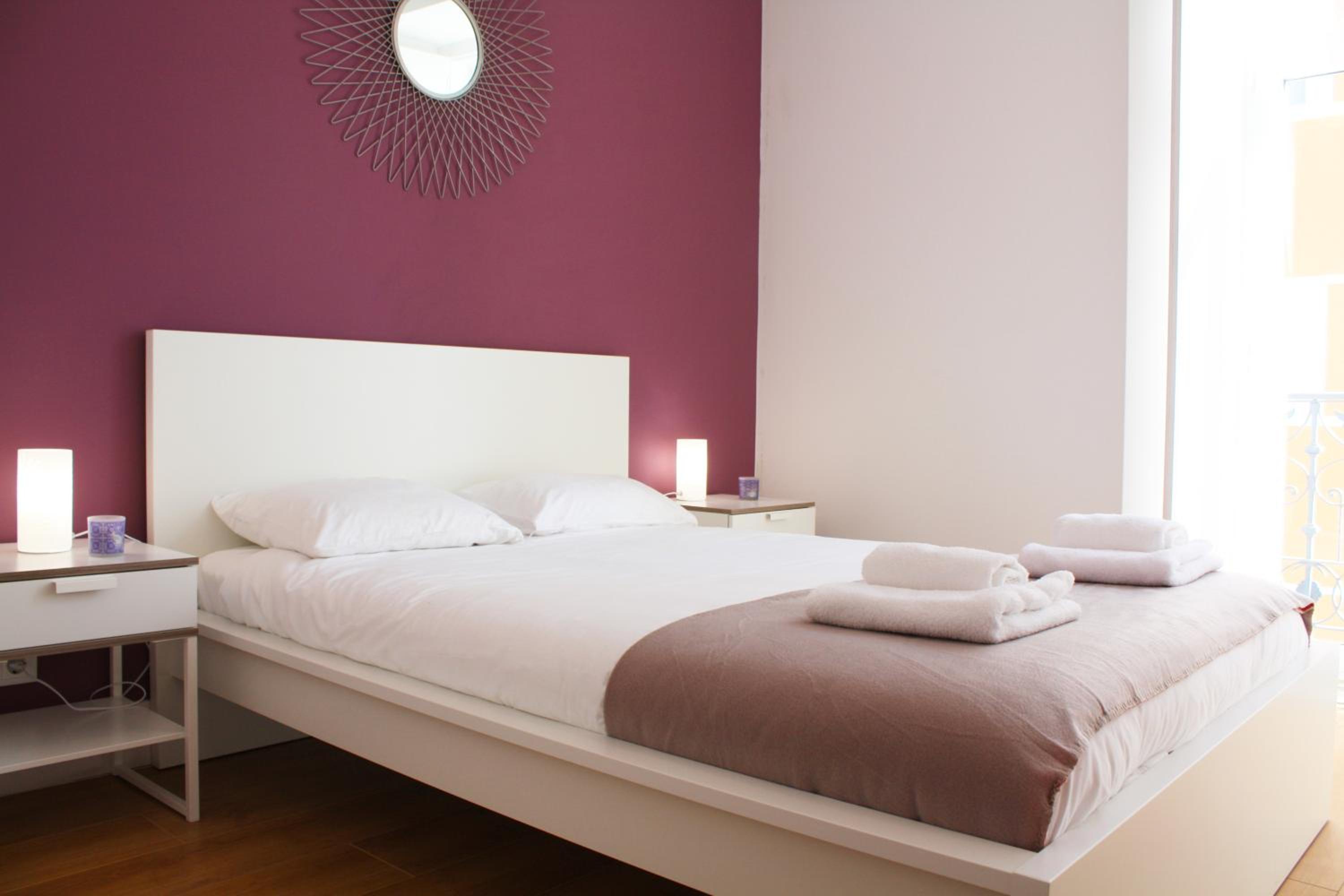 Sunny 3BDR Apartment in Graça by LovelyStay view 5