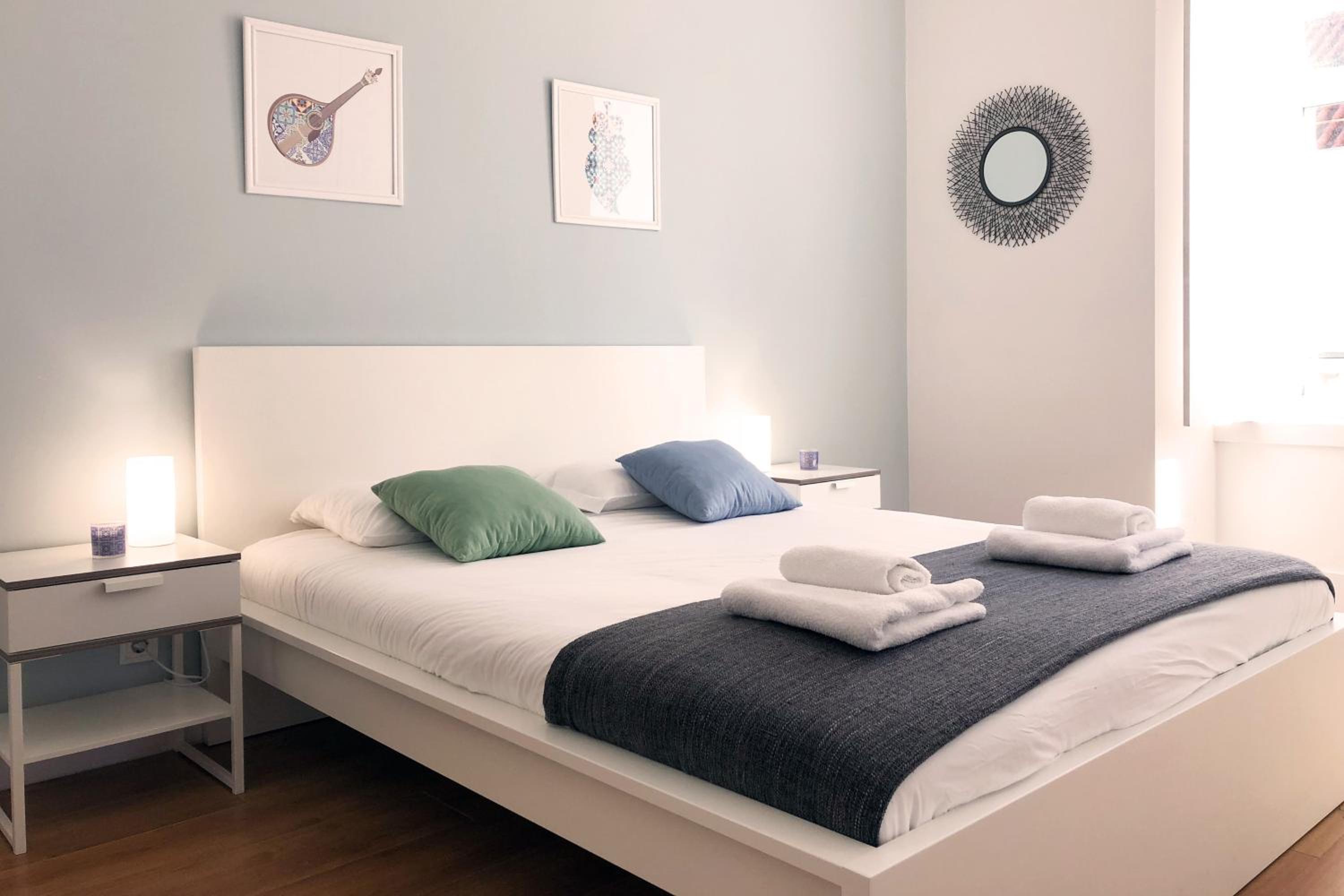 Sunny 3BDR Apartment in Graça by LovelyStay view 4