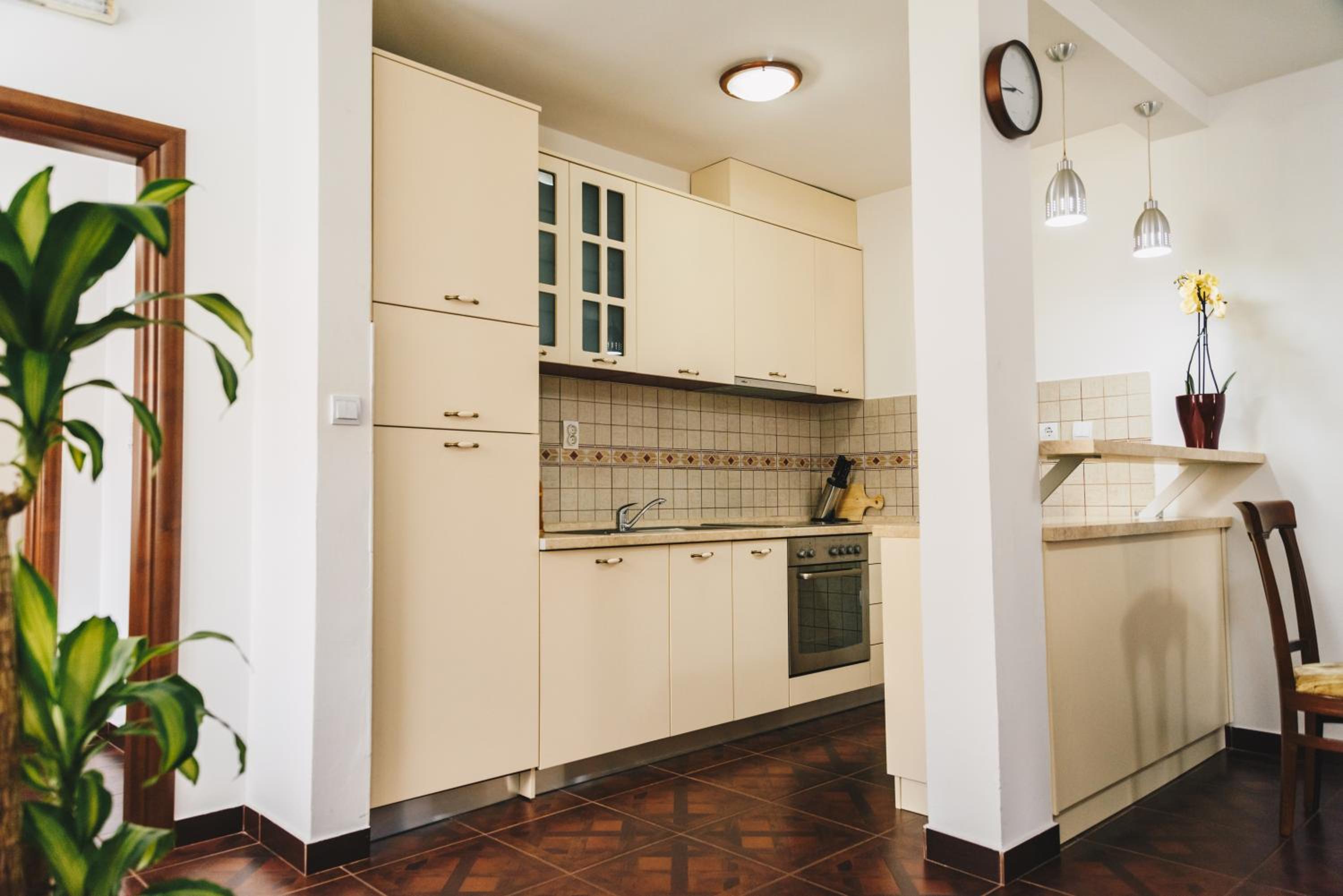 El Mar Apartments