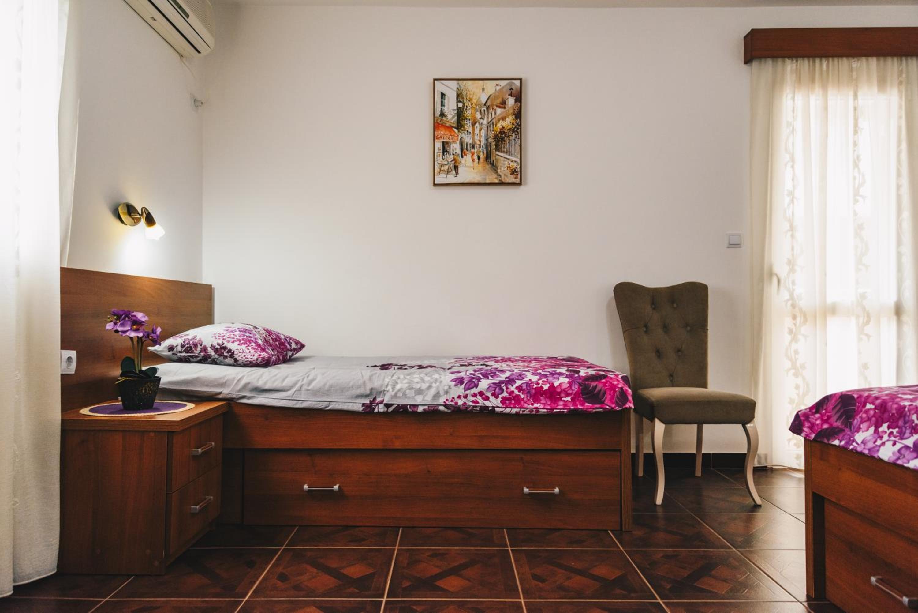 El Mar Apartments