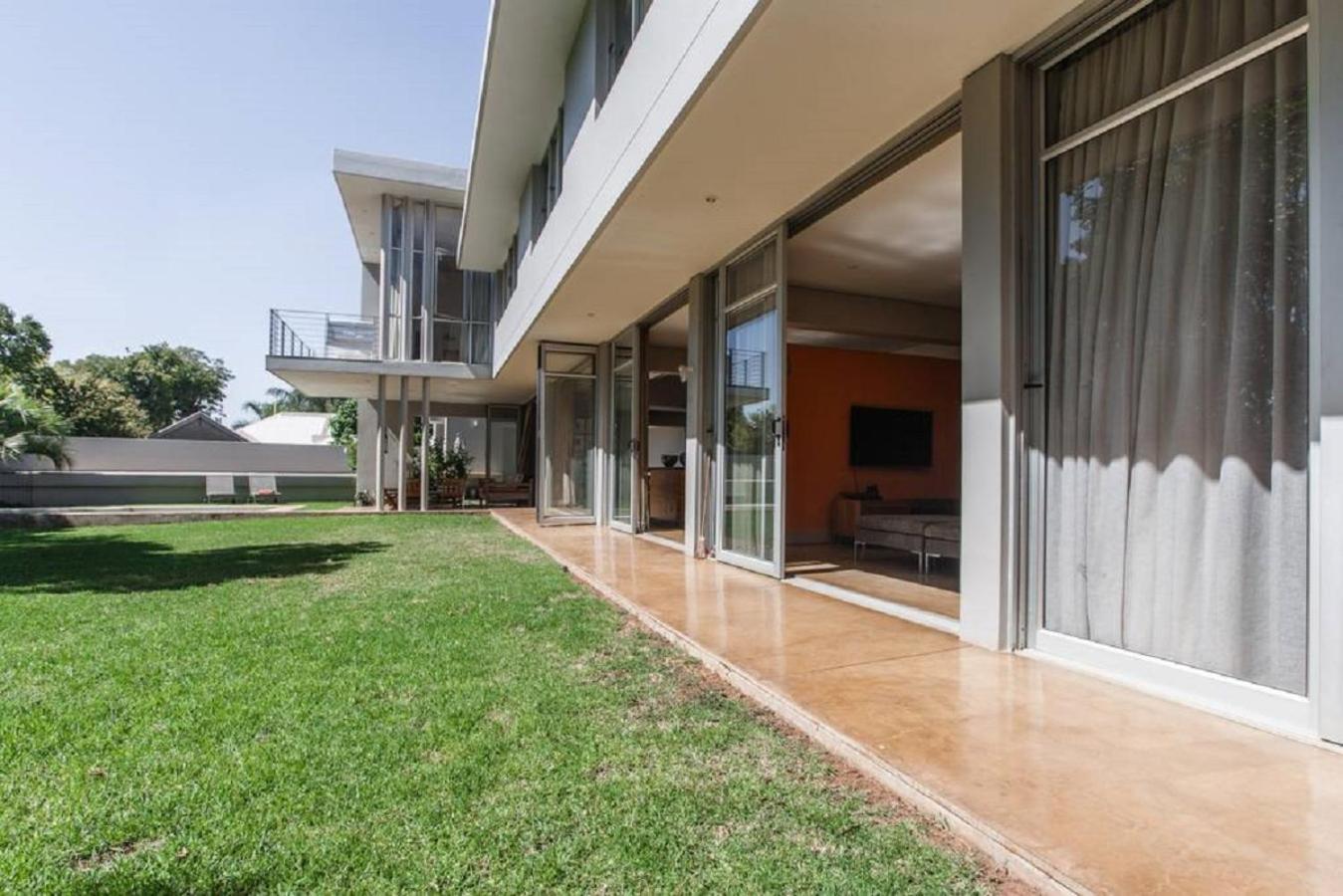 Hotel Houghton Place - Image 1