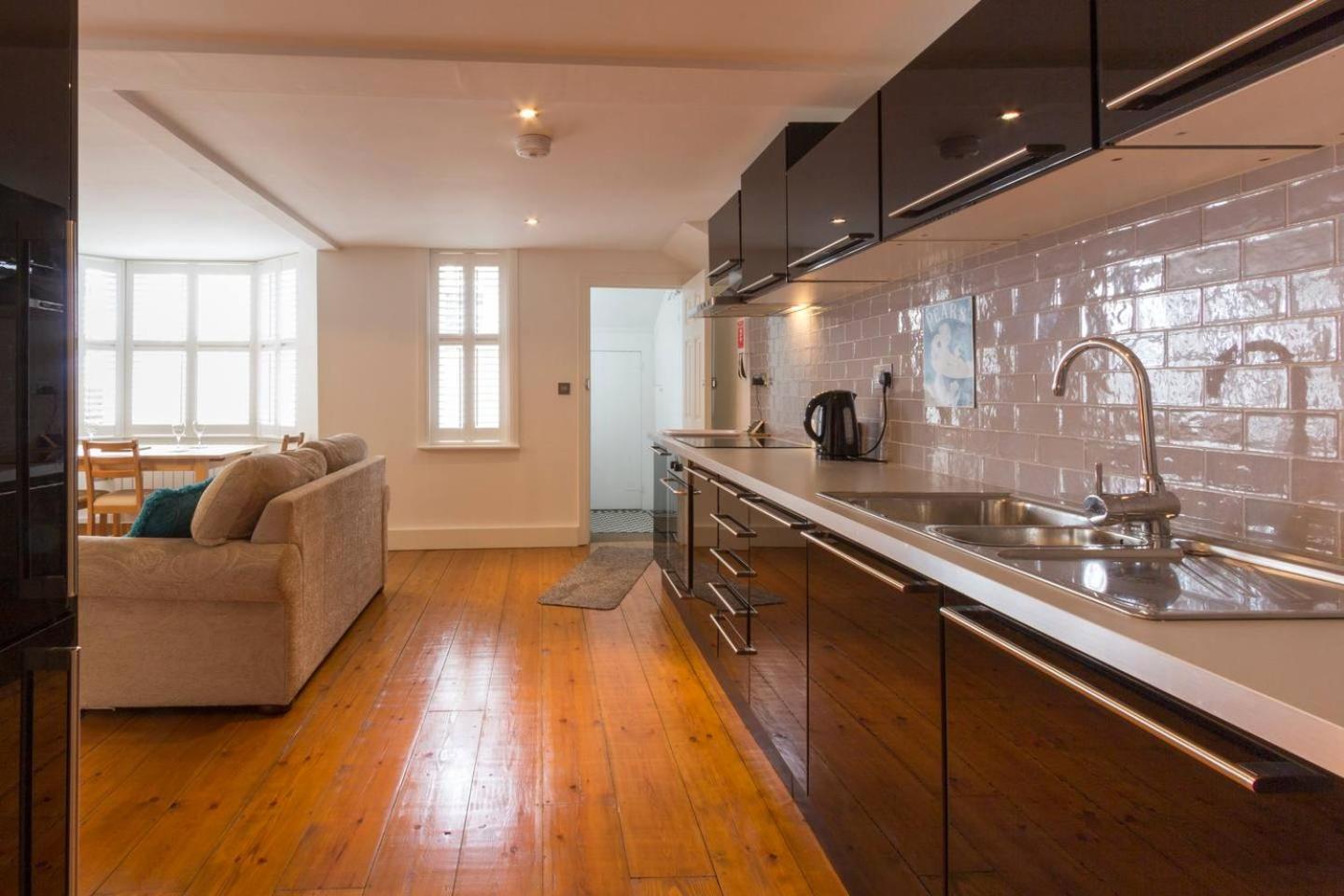 Ramsgate Vacations - Host  Stay - Victoria Gardens - Property Image 3