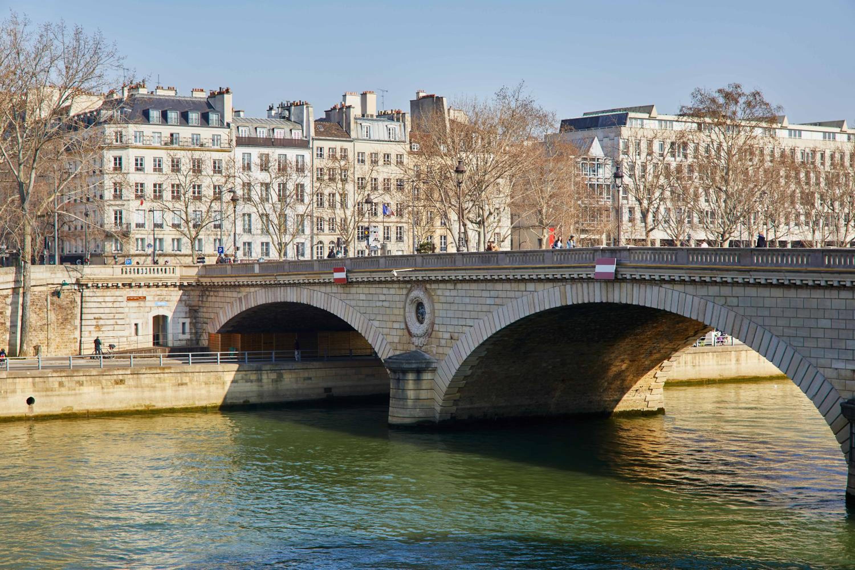 RESIDENCES HARCOURT - Ile Saint Louis - PARIS