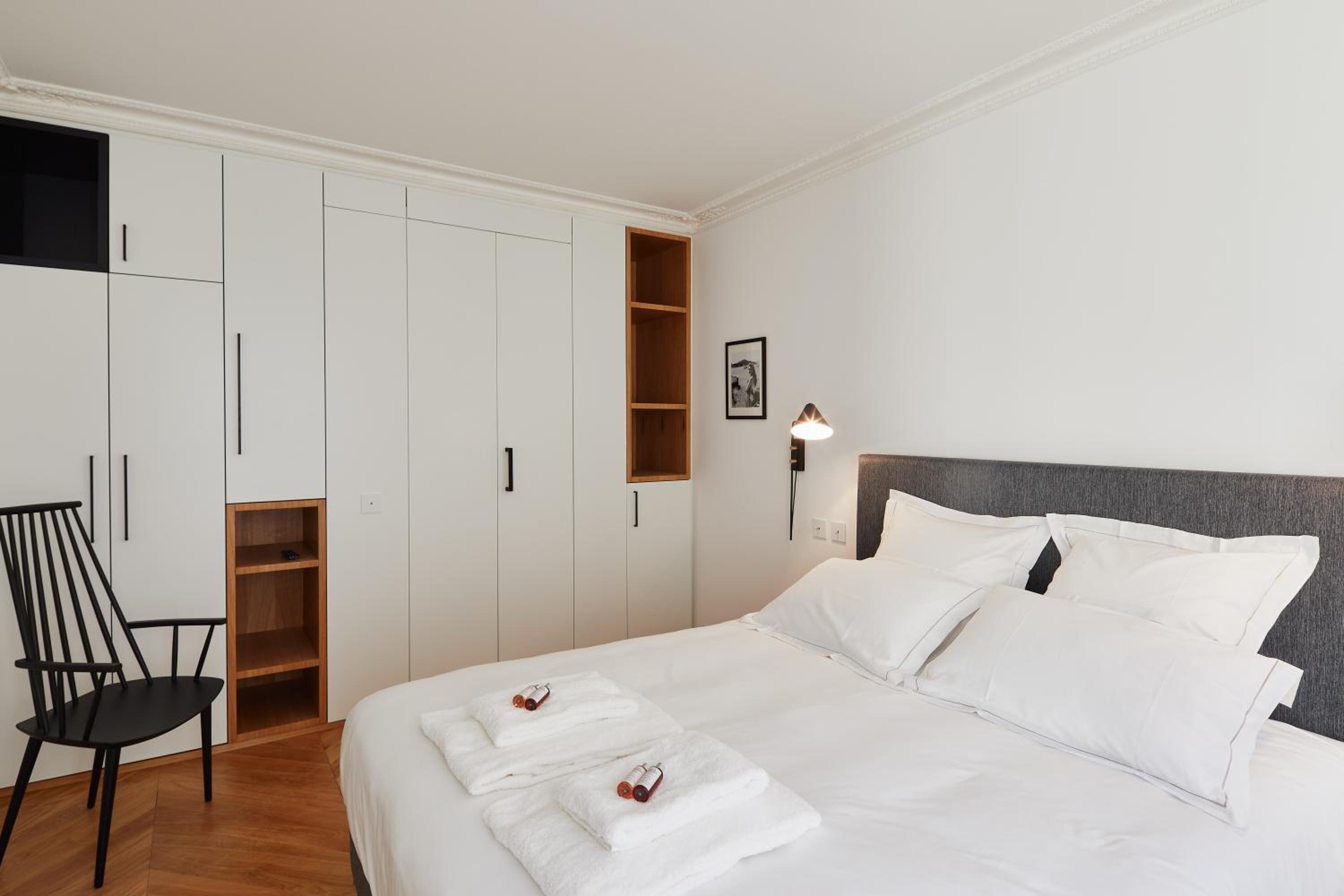 RESIDENCES HARCOURT - Ile Saint Louis - PARIS