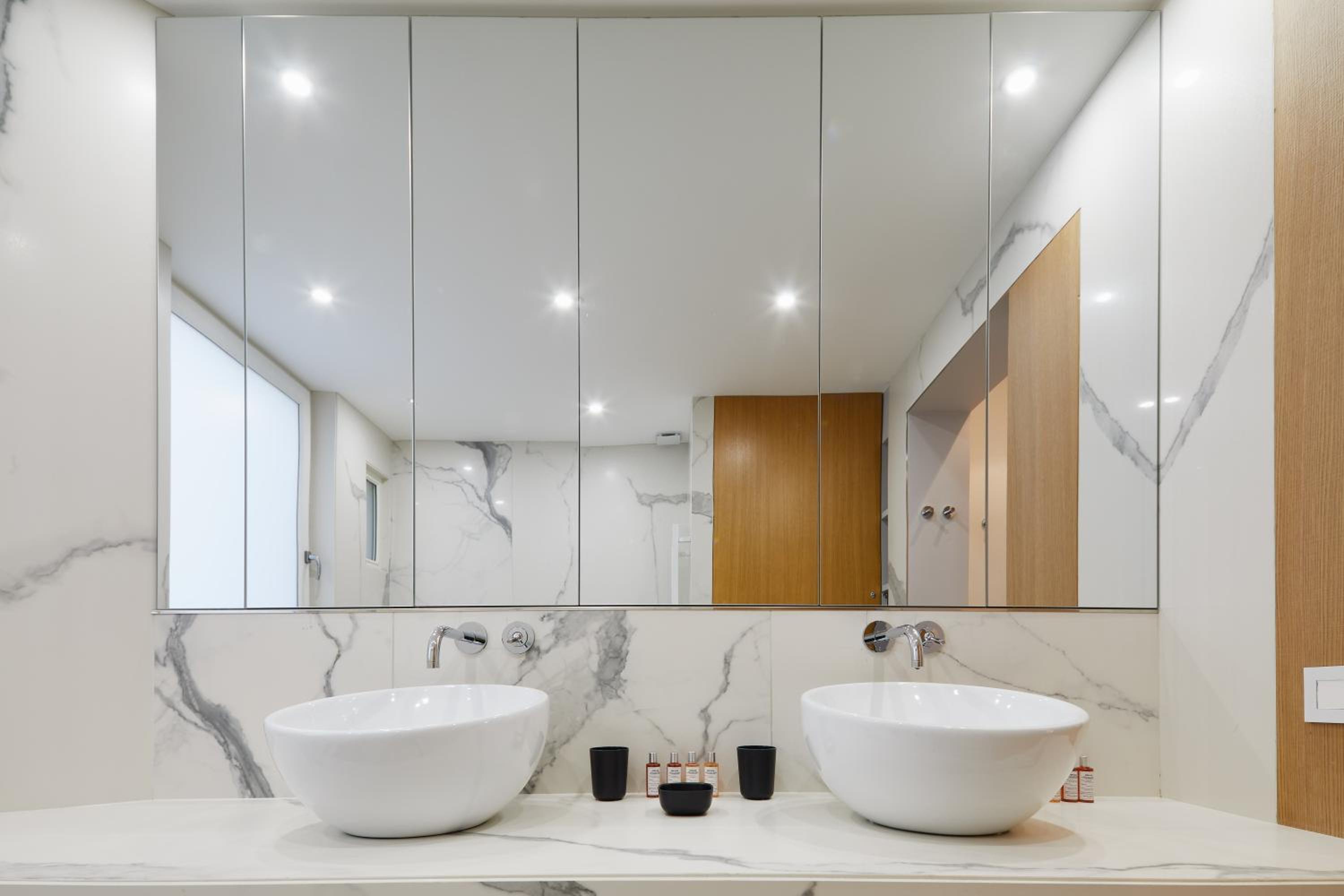 RESIDENCES HARCOURT - Ile Saint Louis - PARIS