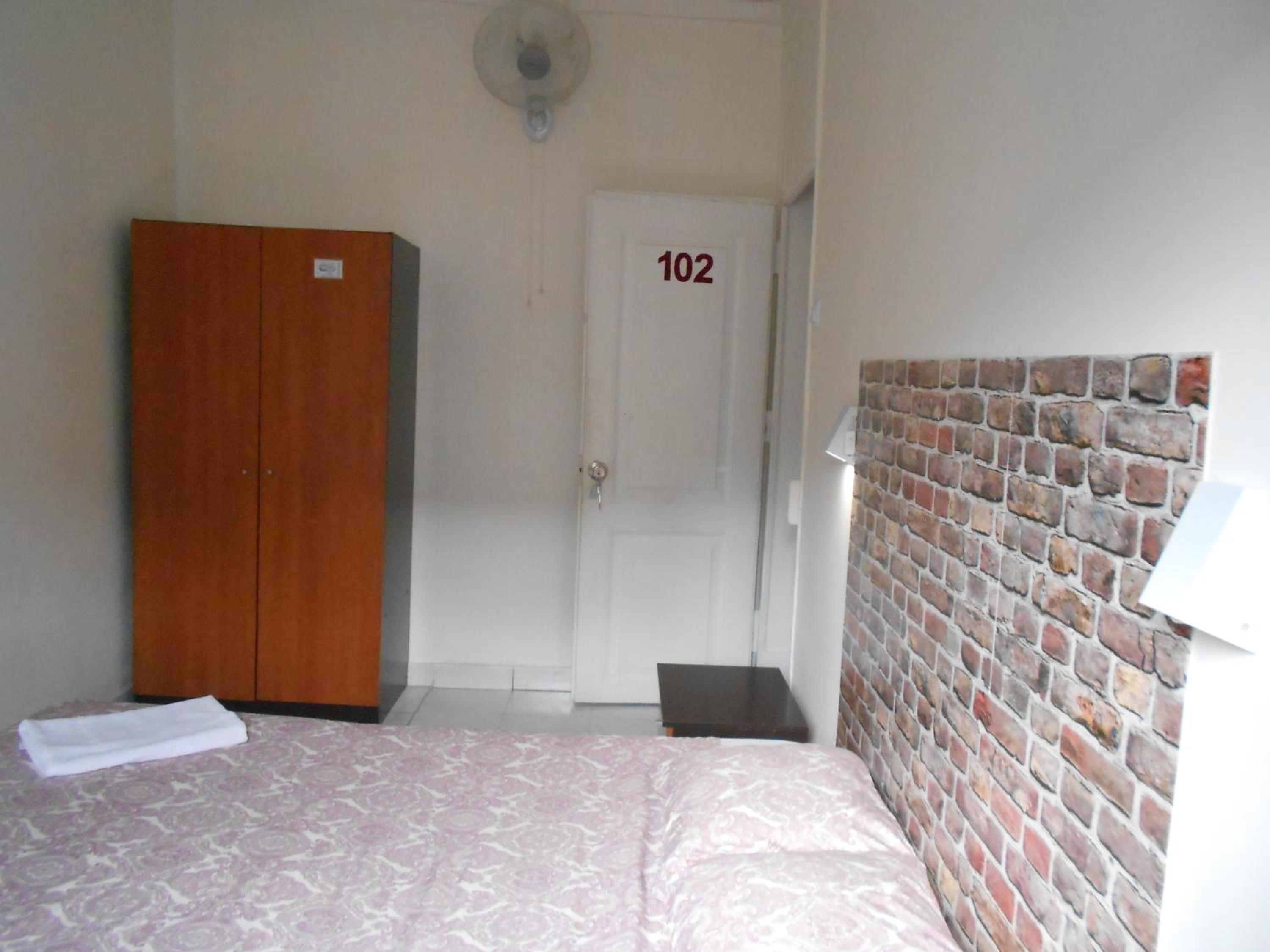 Crescent Rooms