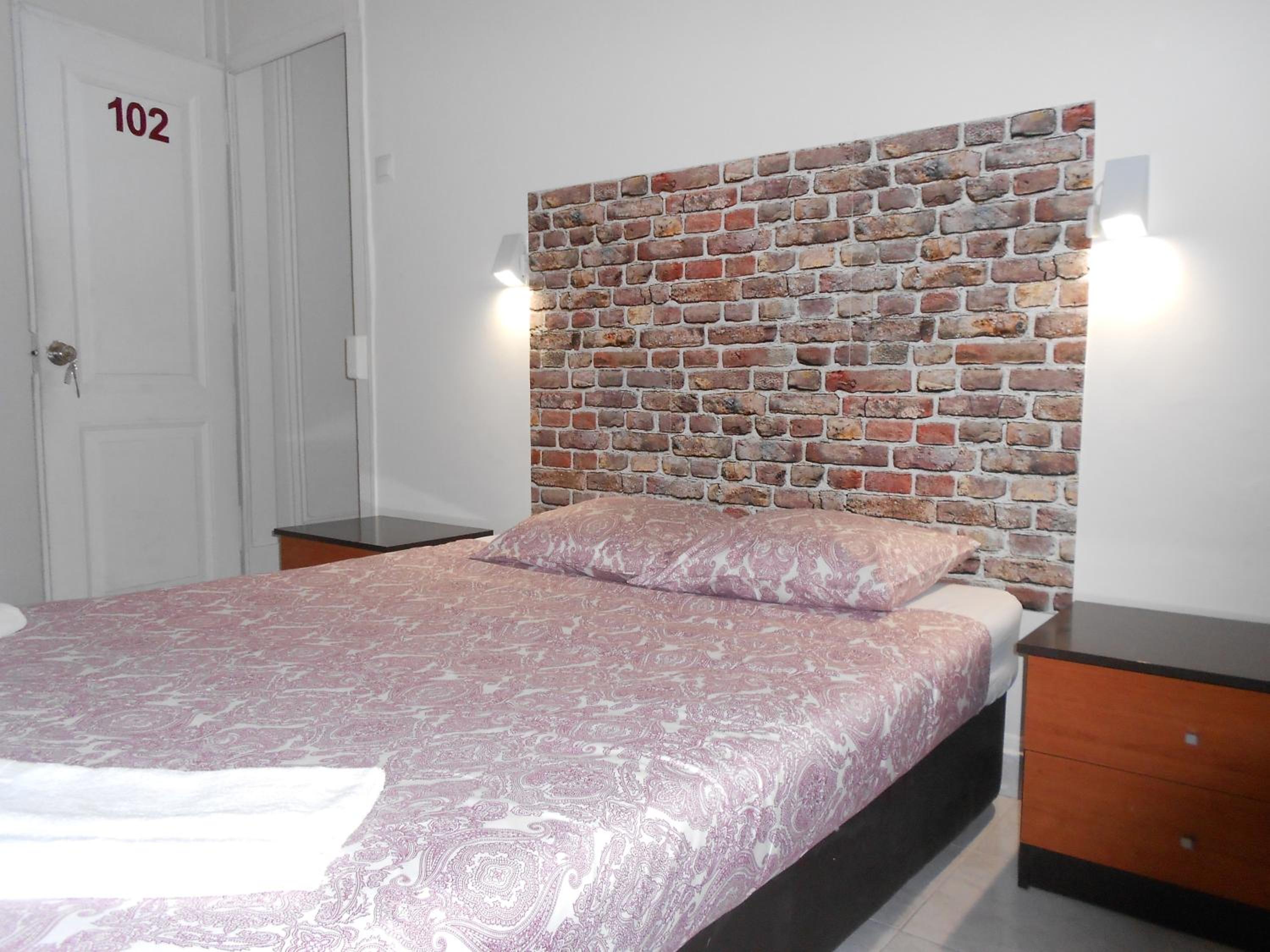 Crescent Rooms