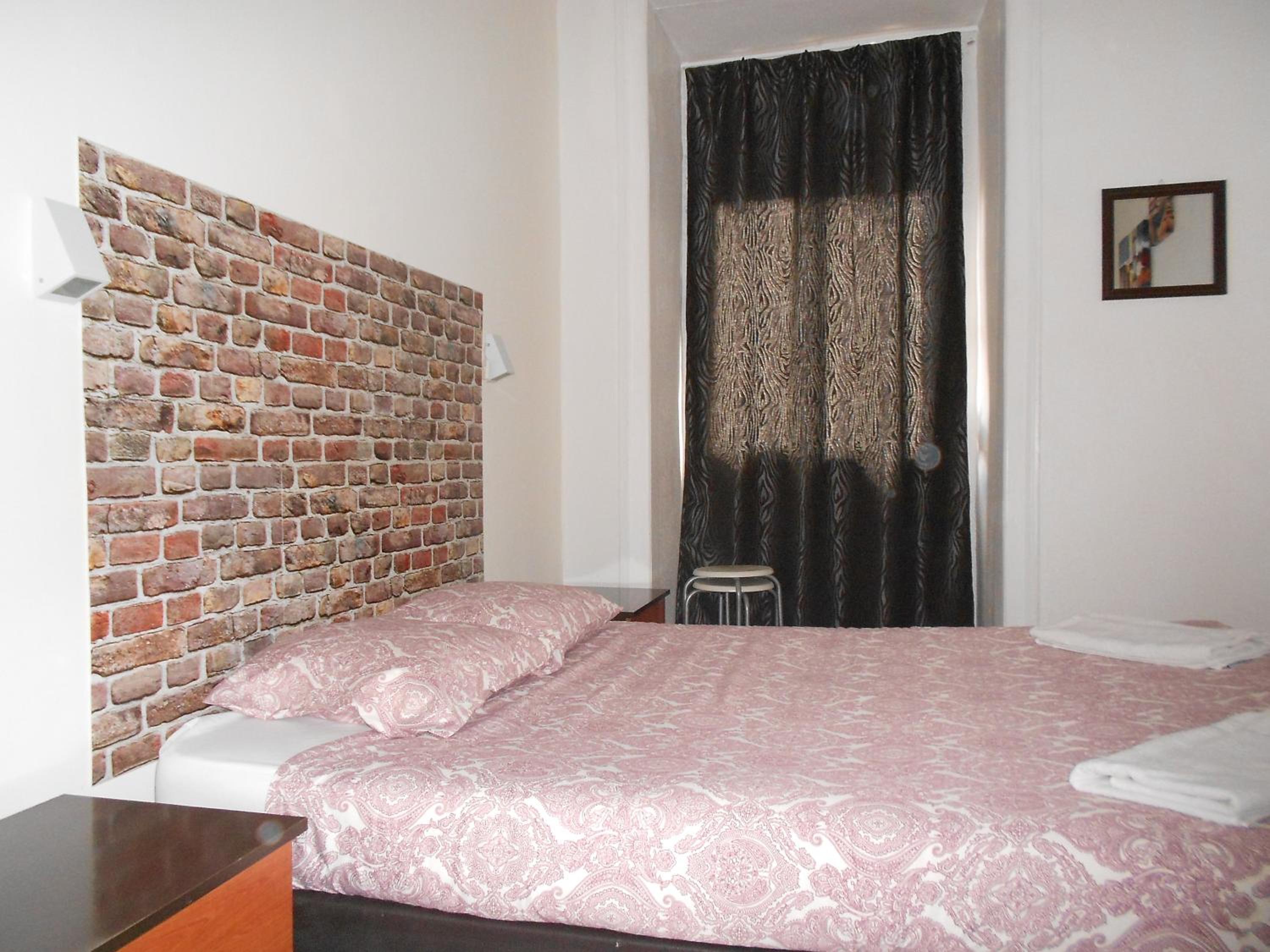 Crescent Rooms