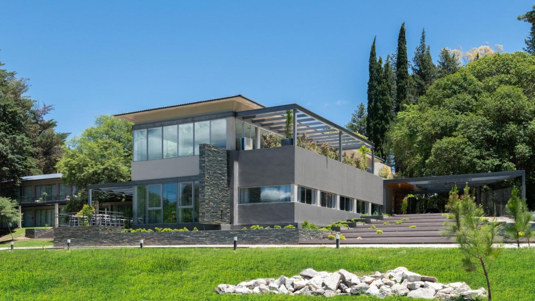 Hotel Calina Casa de Huéspedes - Image 1