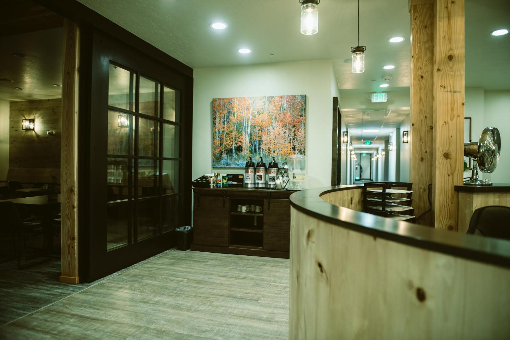 Silver Creek Hotel - Property Image 4